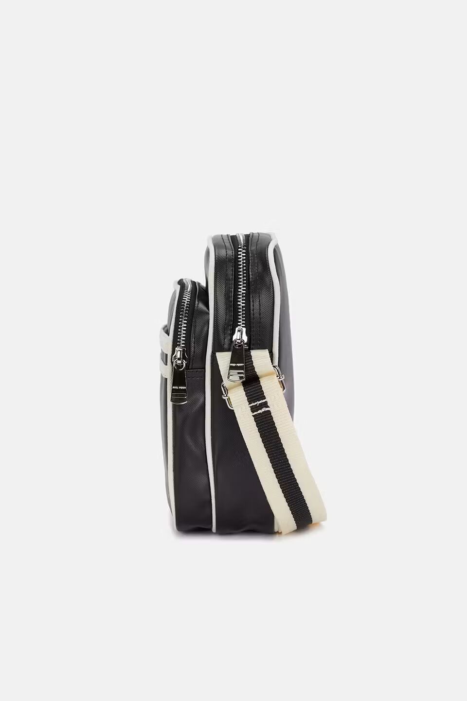 FRED PERRY 「Classic Side Bag／クラシックサイドバッグ」|ショルダー・メッセンジャー|