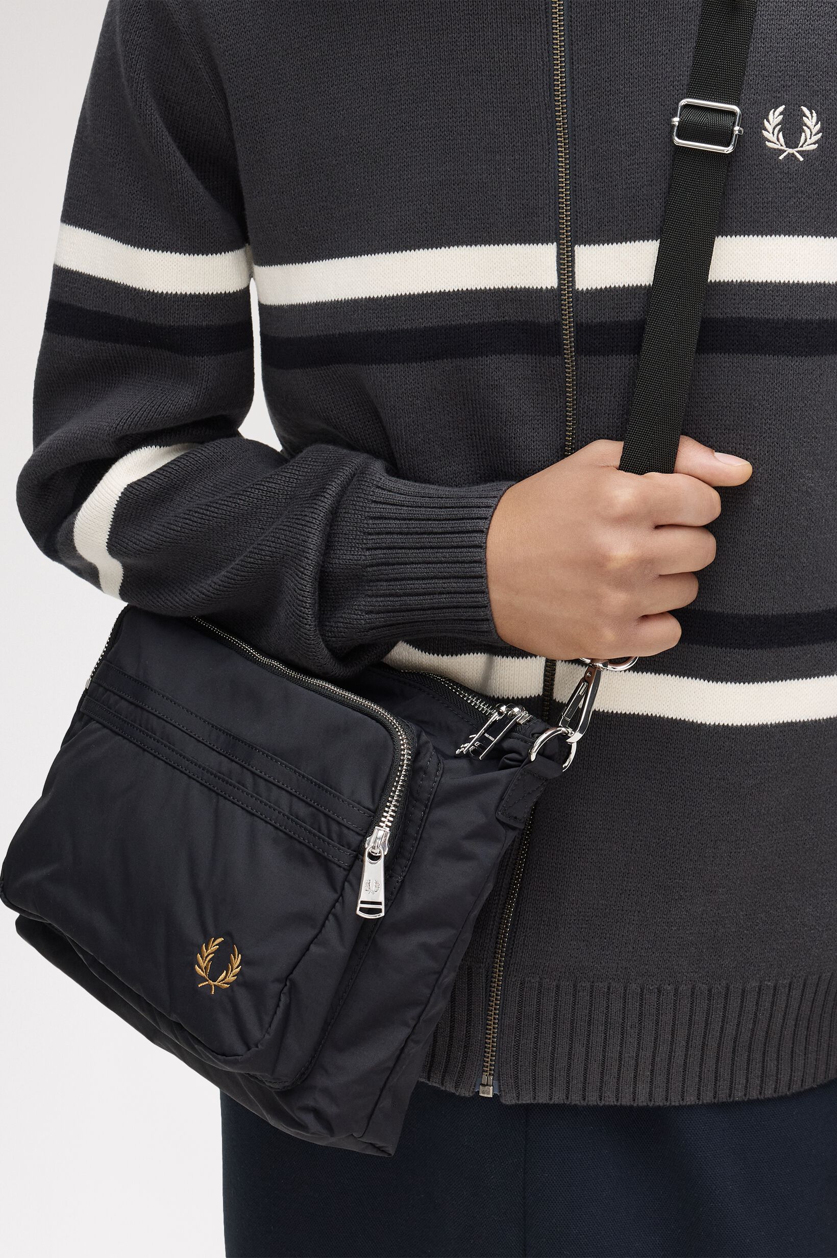 FRED PERRY 「BRENTHAM CROSSBODY BAG／ブレンサムクロスボディバッグ」|ショルダー・メッセンジャー|