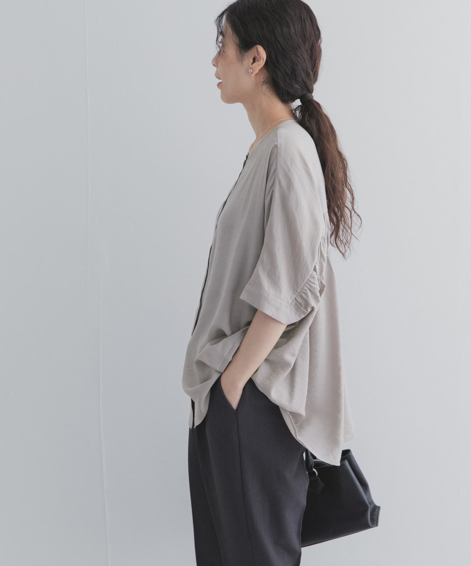 URBAN RESEARCH DOORS「バックシャーリングドルマンブラウス」|シャツ・ブラウス|