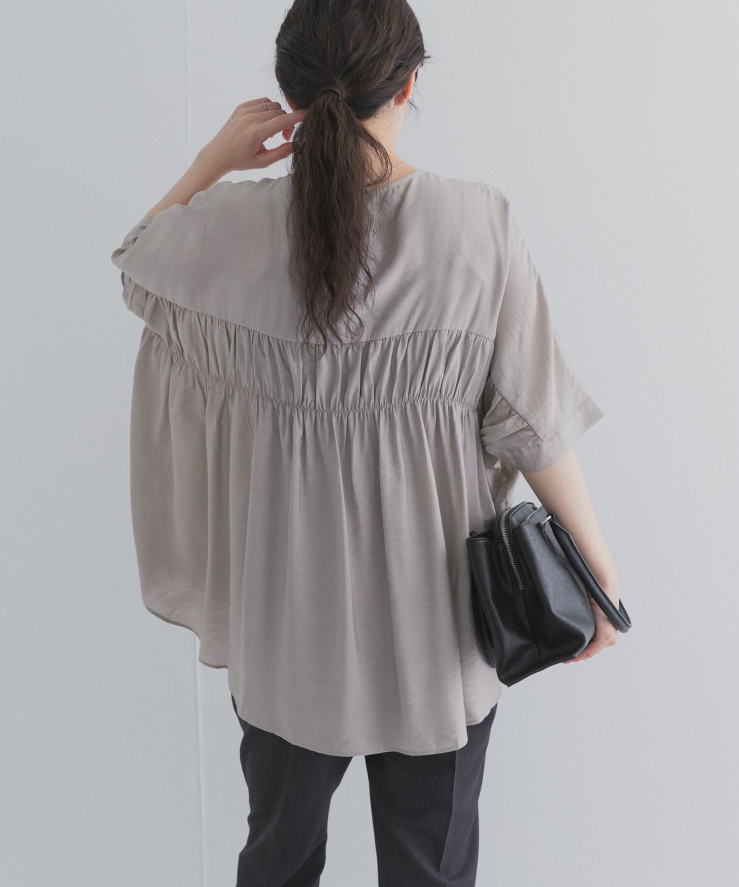 URBAN RESEARCH DOORS「バックシャーリングドルマンブラウス」|シャツ・ブラウス|