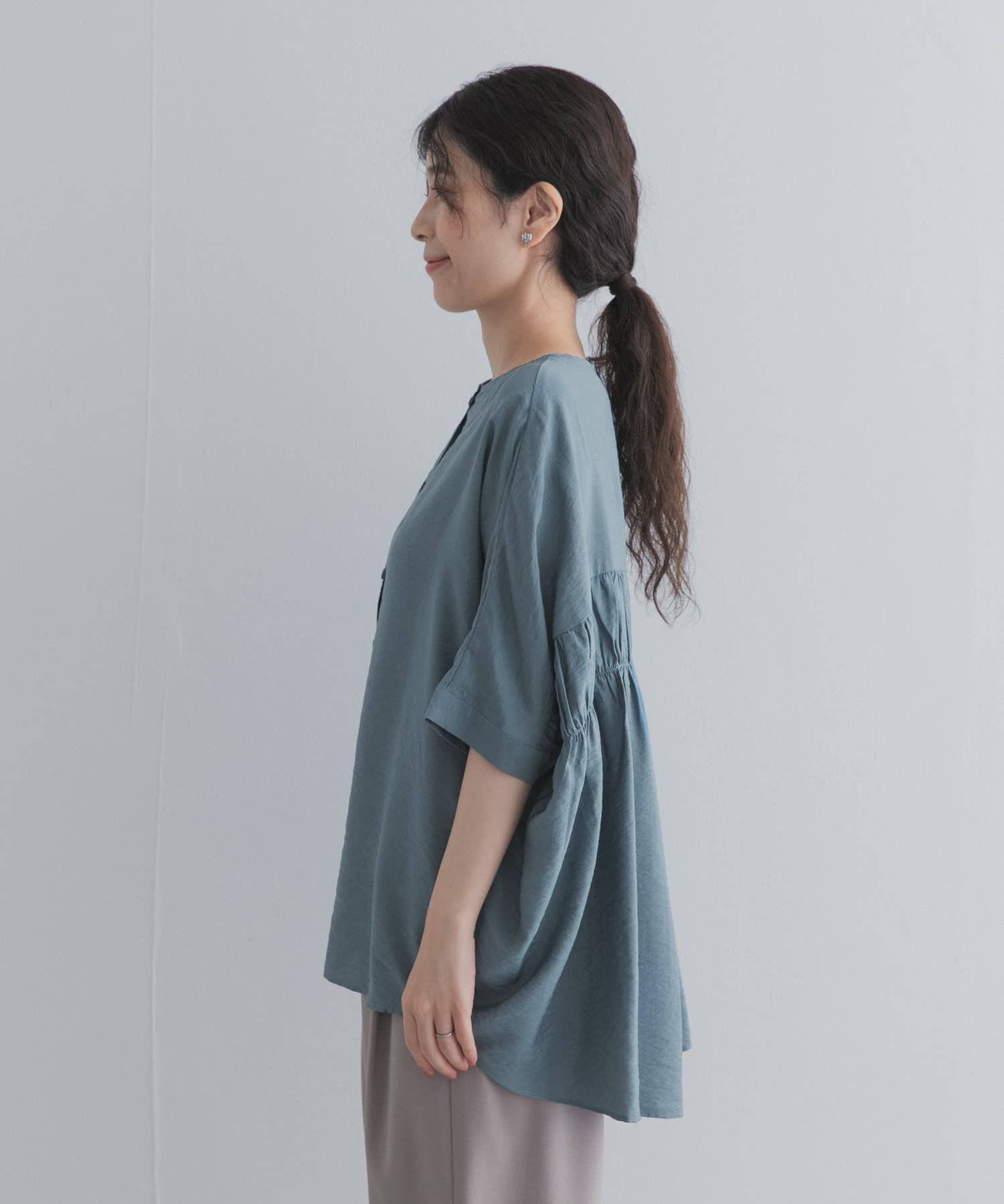 URBAN RESEARCH DOORS「バックシャーリングドルマンブラウス」|シャツ・ブラウス|