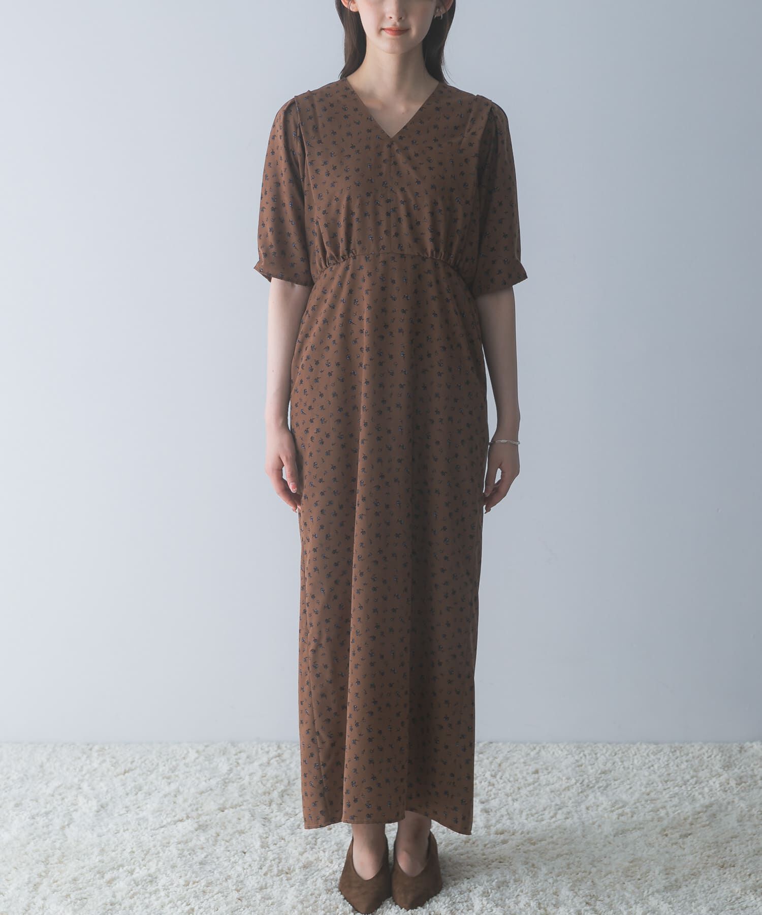 URBAN RESEARCH ROSSO「『WEB限定』Vネックストレートフラワープリントワンピース」|ワンピース|
