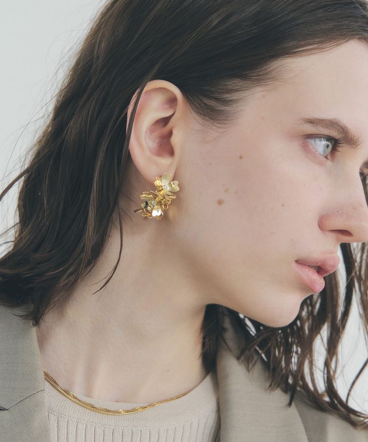 YECCA VECCA「メタルフラワーピアス」|ピアス|