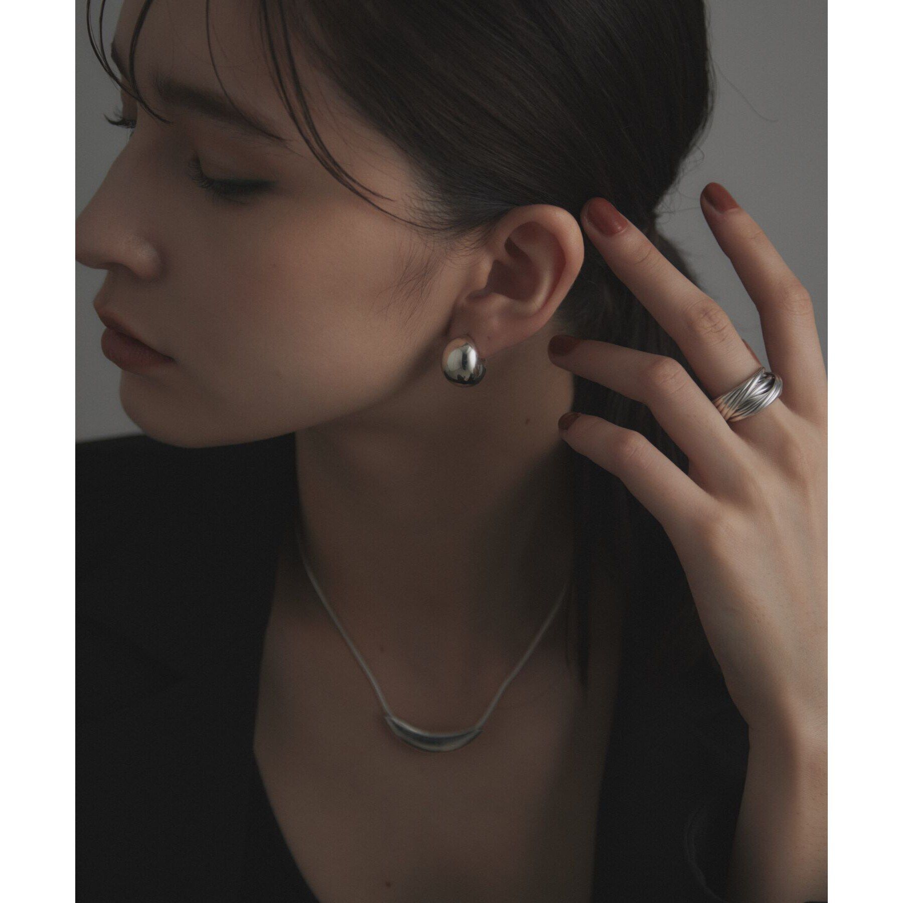 COCOSHNIK ONKITSCH「シルバー ホロウフープピアス ペアシェイプM」|ピアス|