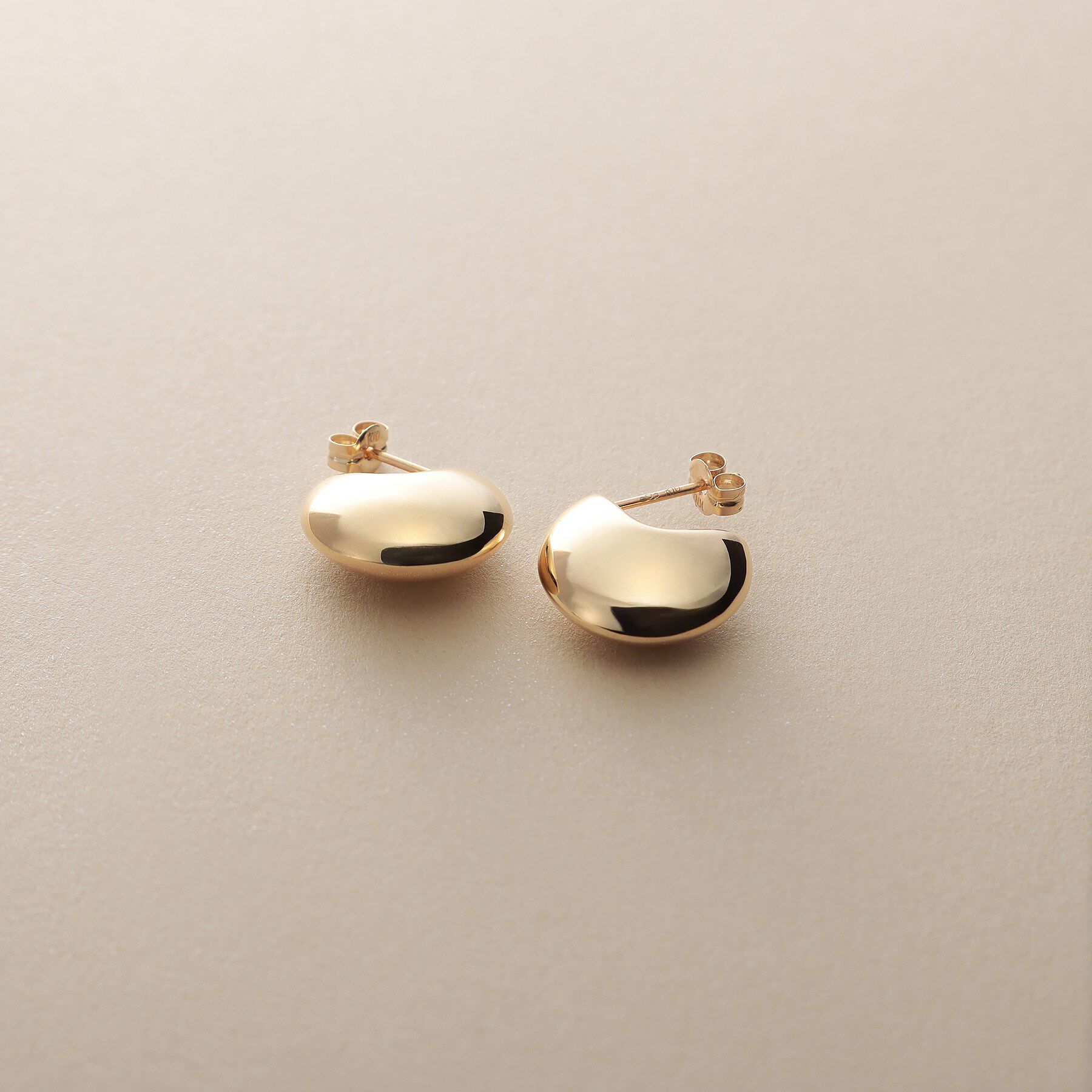 COCOSHNIK「K10中空しのぎフラット スタッズピアス」|ピアス|イエローゴールド(1