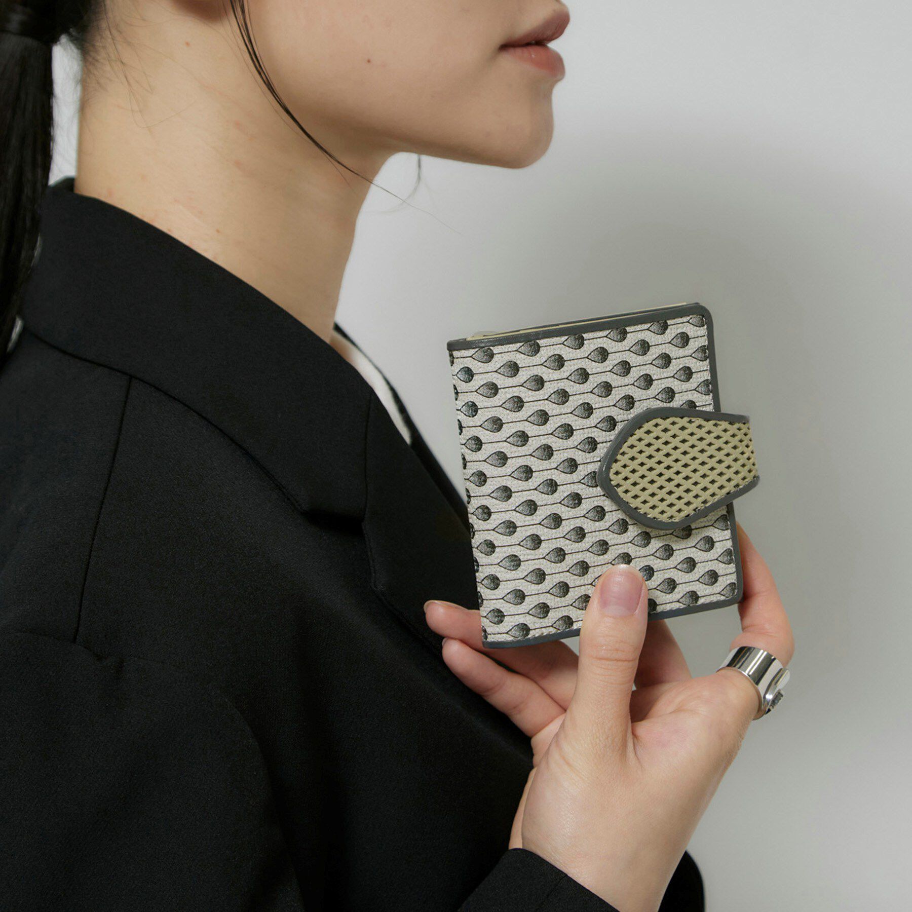 HIROKO HAYASHI「STILLA（スティラ）薄型二つ折り財布」|財布|