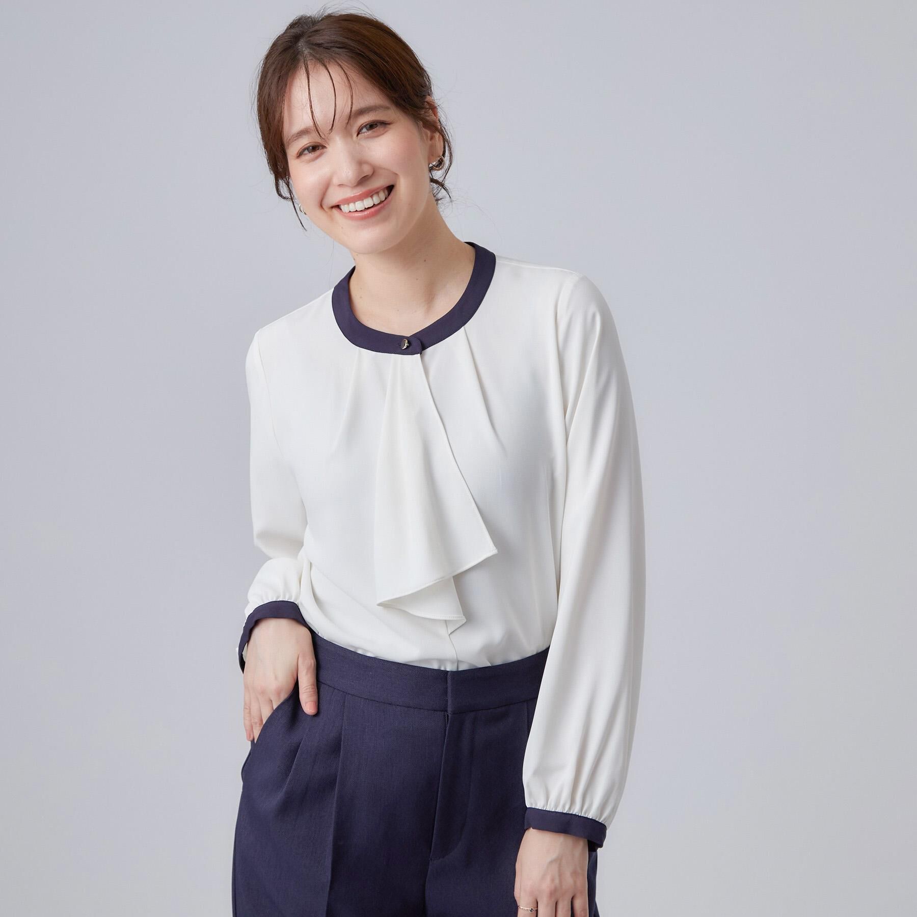 SHOO･LA･RUE「【通勤/UV/洗濯後しわになりにくい/S-LL】大人の上品スタイルに ボウタイ風ブラウス」|シャツ・ブラウス|