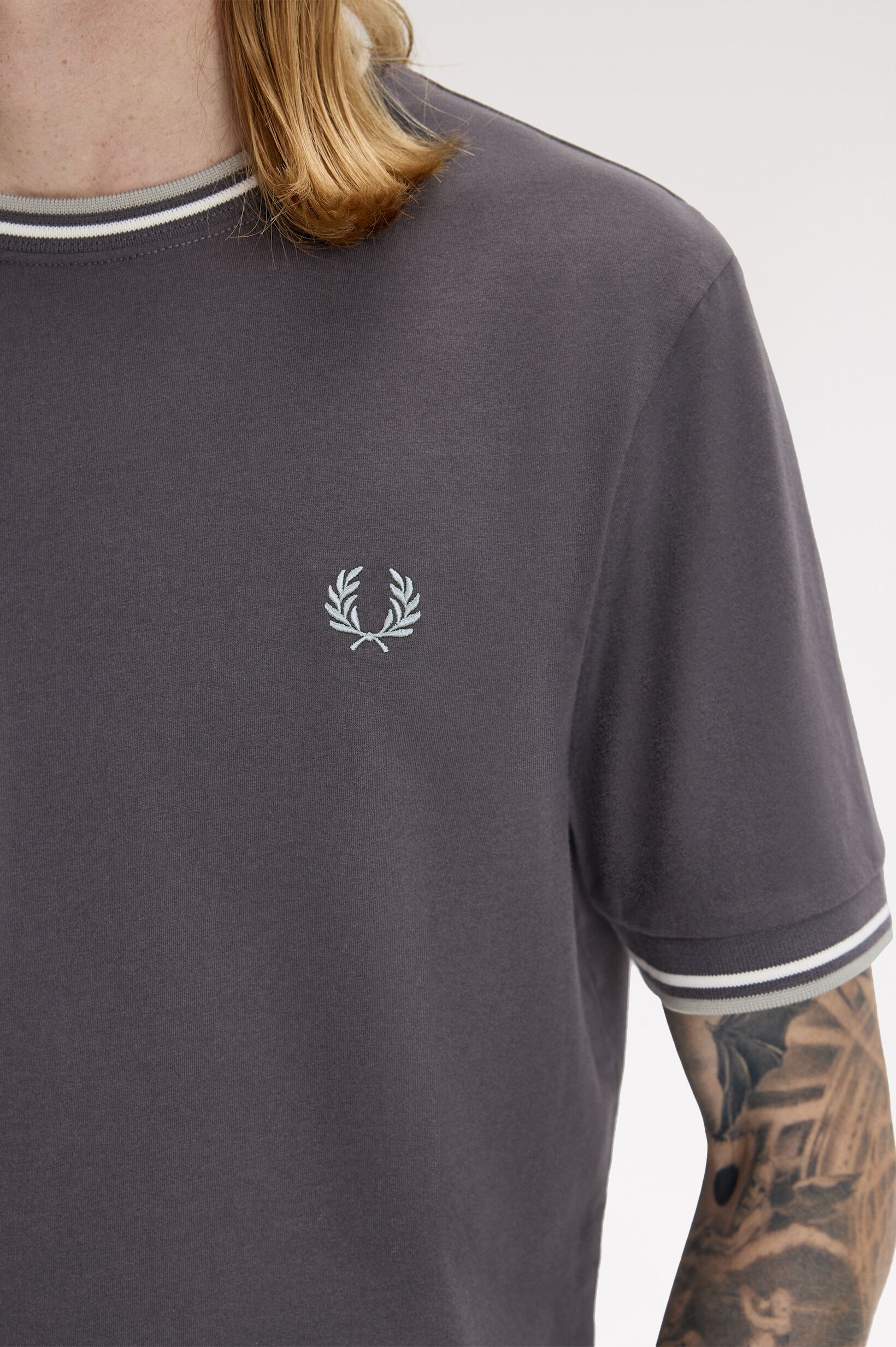 FRED PERRY 「Twin Tipped T-Shirt／ティップラインTシャツ M1588V」|Tシャツ・カットソー|