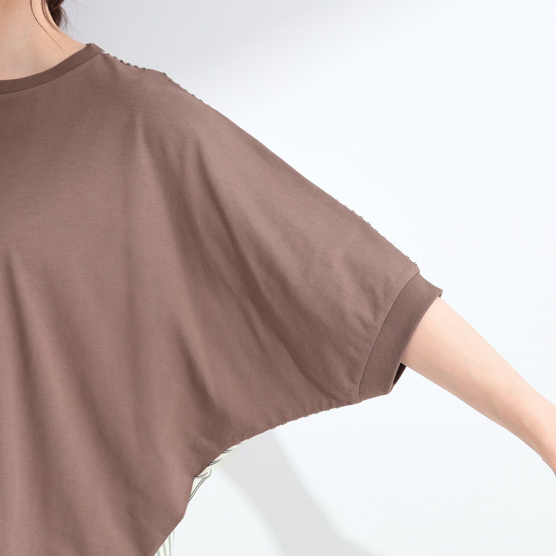 SHOO･LA･RUE「【ひんやり/体型カバー/洗濯機可】二の腕隠れる 前後切替ドルマンTシャツ」|Tシャツ・カットソー|