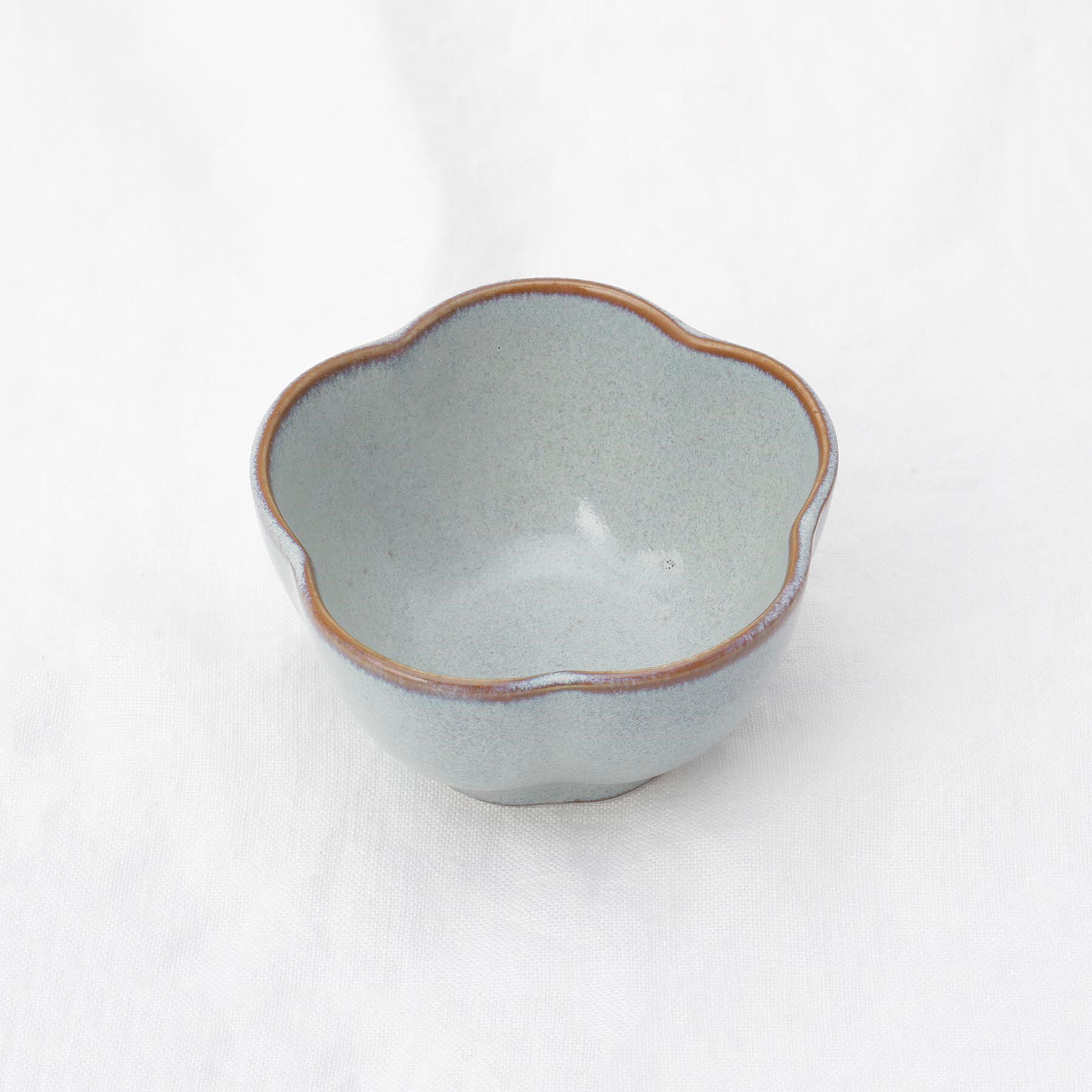212 KITCHEN STORE「ケイプ 梅形小鉢 ライトグレー」|食器・キッチングッズ|