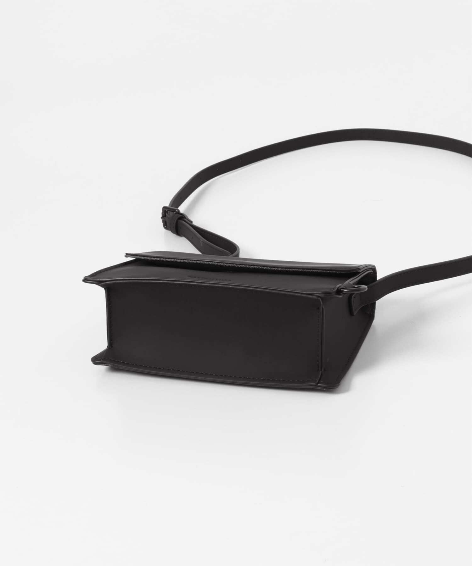 SENSE OF PLACE by URBAN RESEARCH「GASTON LUGA　Splash Pix Crossbody」|ショルダー・メッセンジャー|