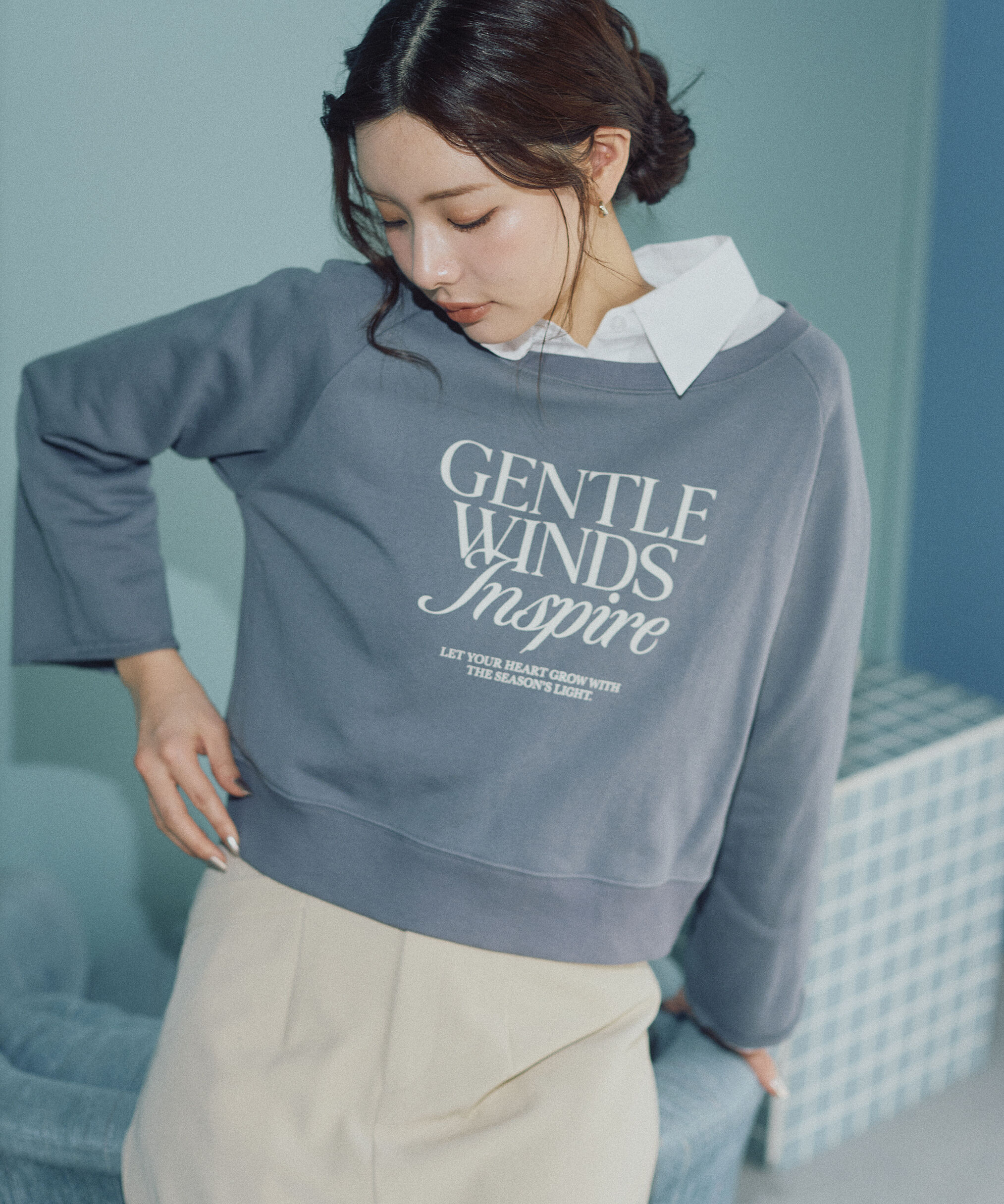 PROPORTION BODY DRESSING「＜ウォッシャブル＞〈a/mie〉ラグランロゴトップス　26SS」|Tシャツ・カットソー|チャコール2