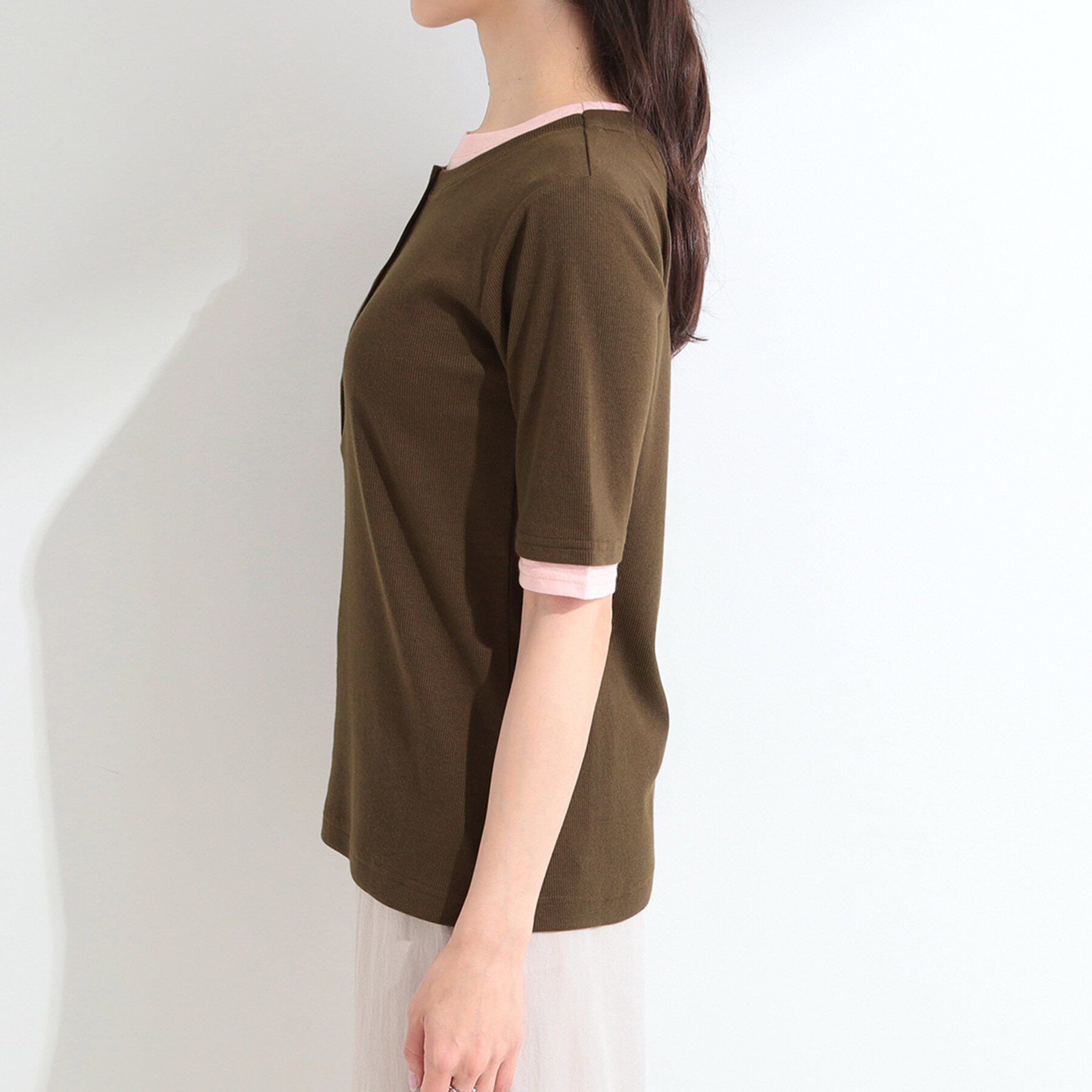 SHOO･LA･RUE「【S-LL/洗濯機可】二の腕隠れる 配色レイヤード風 ヘンリーネック5分袖Tシャツ」|Tシャツ・カットソー|