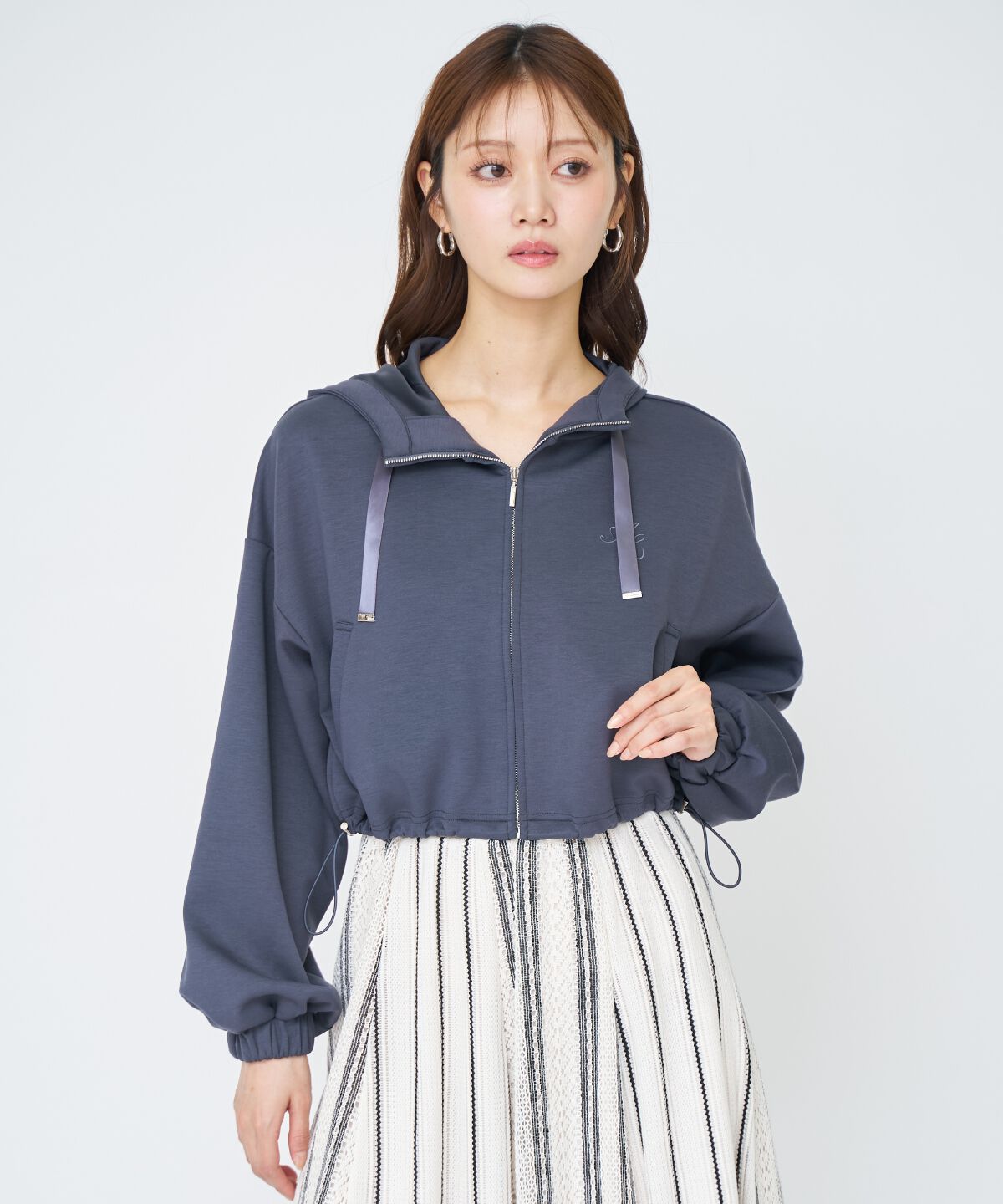 アンドクチュール「ロゴ刺繍ZIPパーカー」|パーカー|