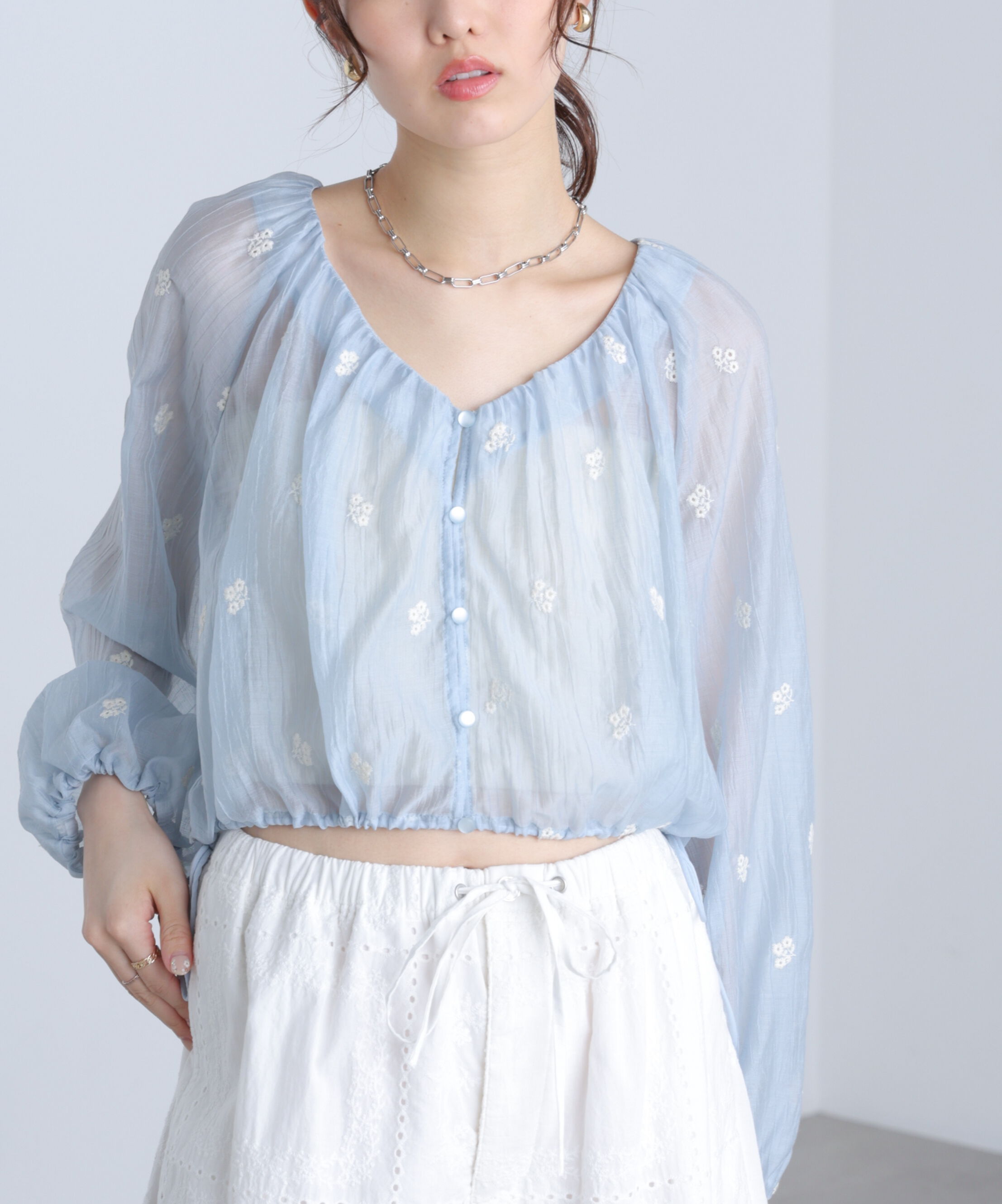  「シアー小花刺繍サイドリボンブラウス」|シャツ・ブラウス|サックス