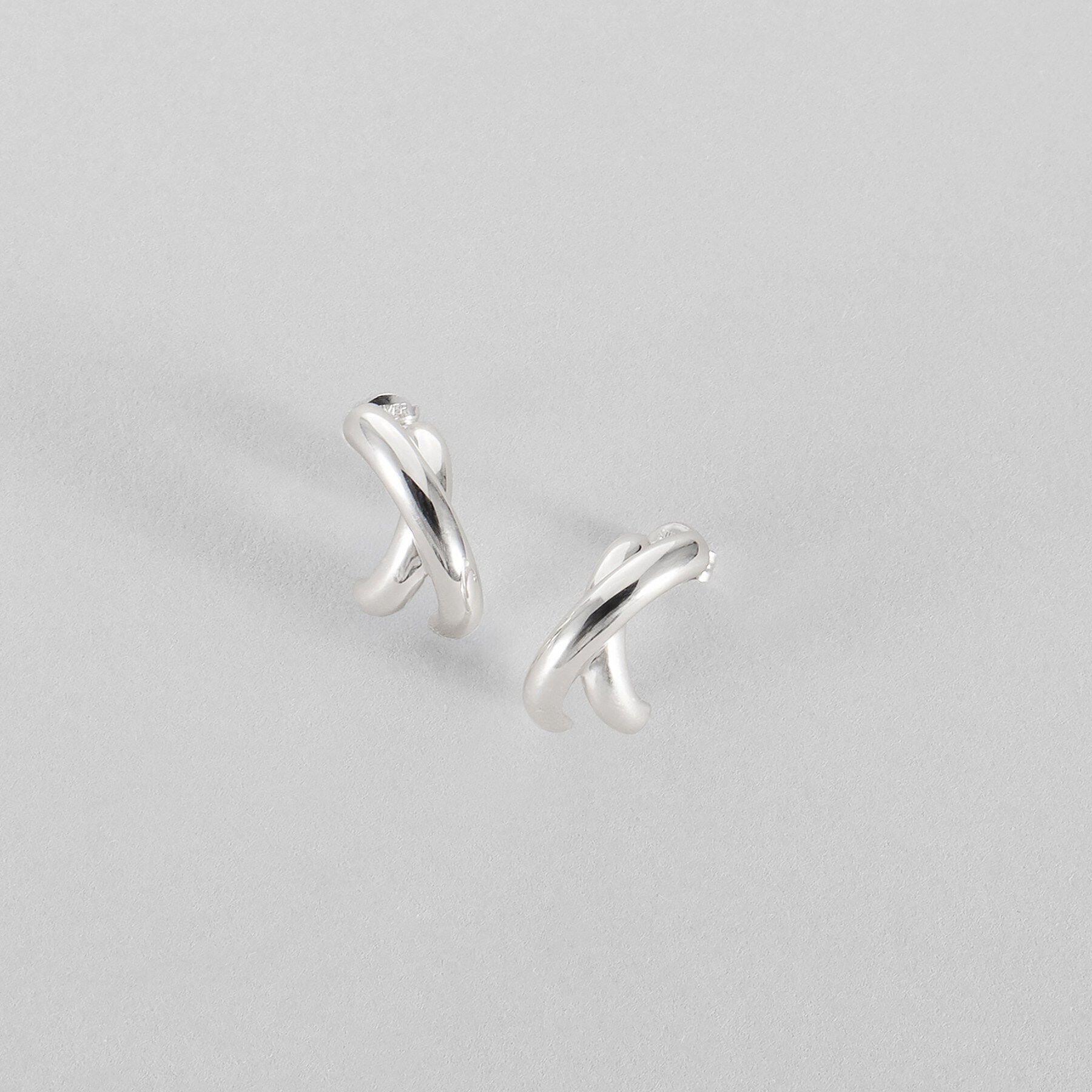 COCOSHNIK ONKITSCH「シルバー アシンメドームクロスピアス」|ピアス|