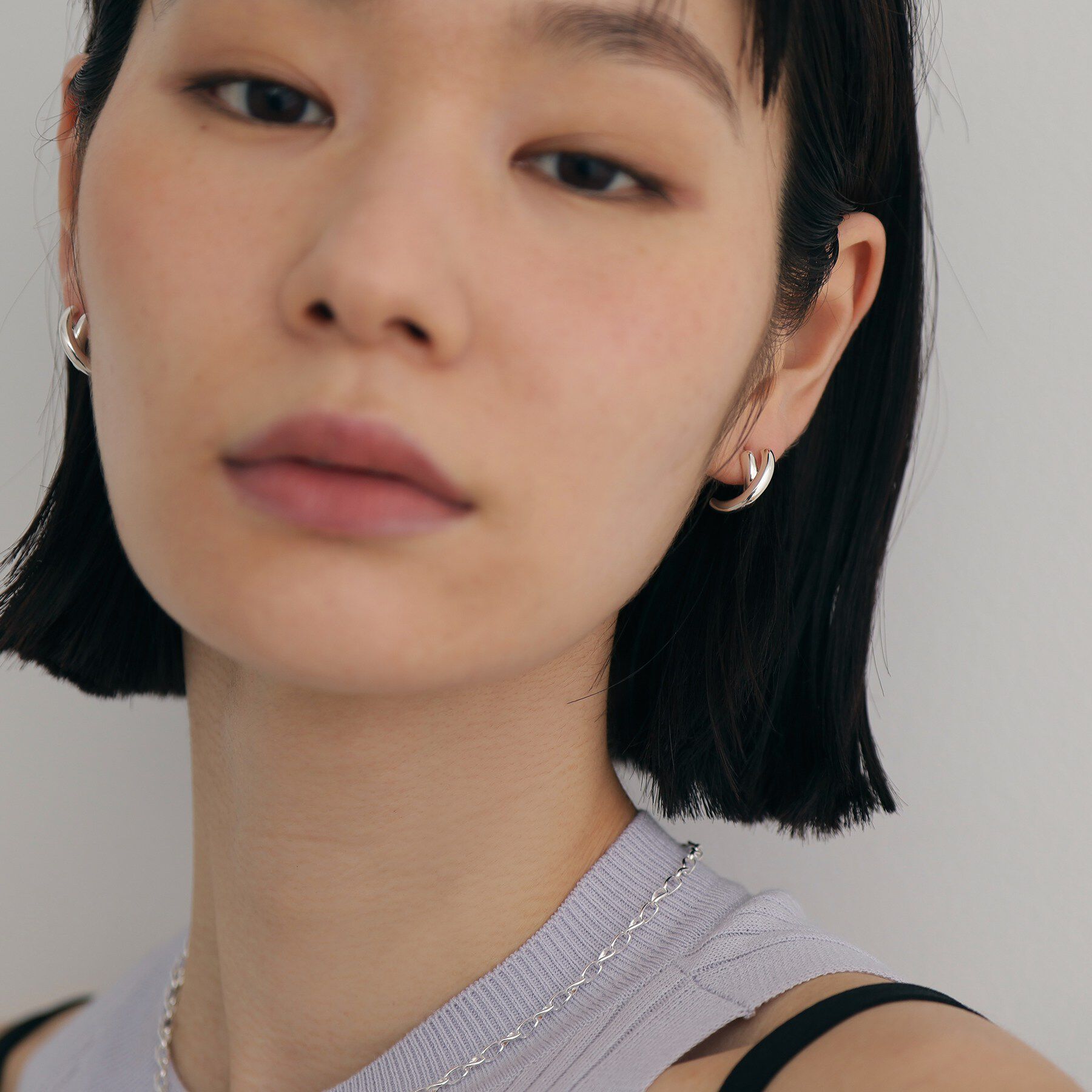 COCOSHNIK ONKITSCH「シルバー アシンメドームクロスピアス」|ピアス|