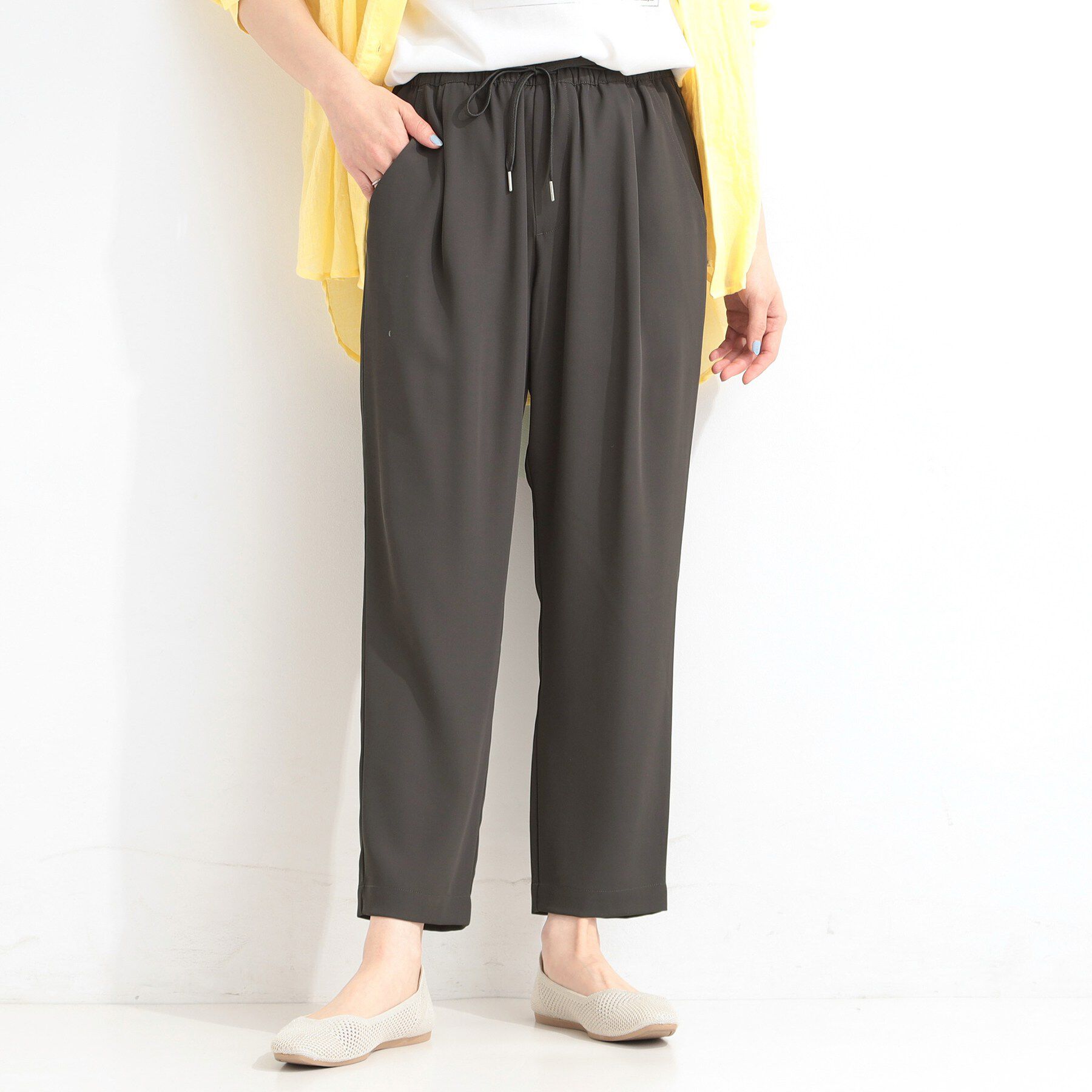 SHOO･LA･RUE「【ひんやり/UV/SS-3L/セットアップ可】さらさらぷるん イージーテーパードパンツ」|その他|チャコールグレー(0