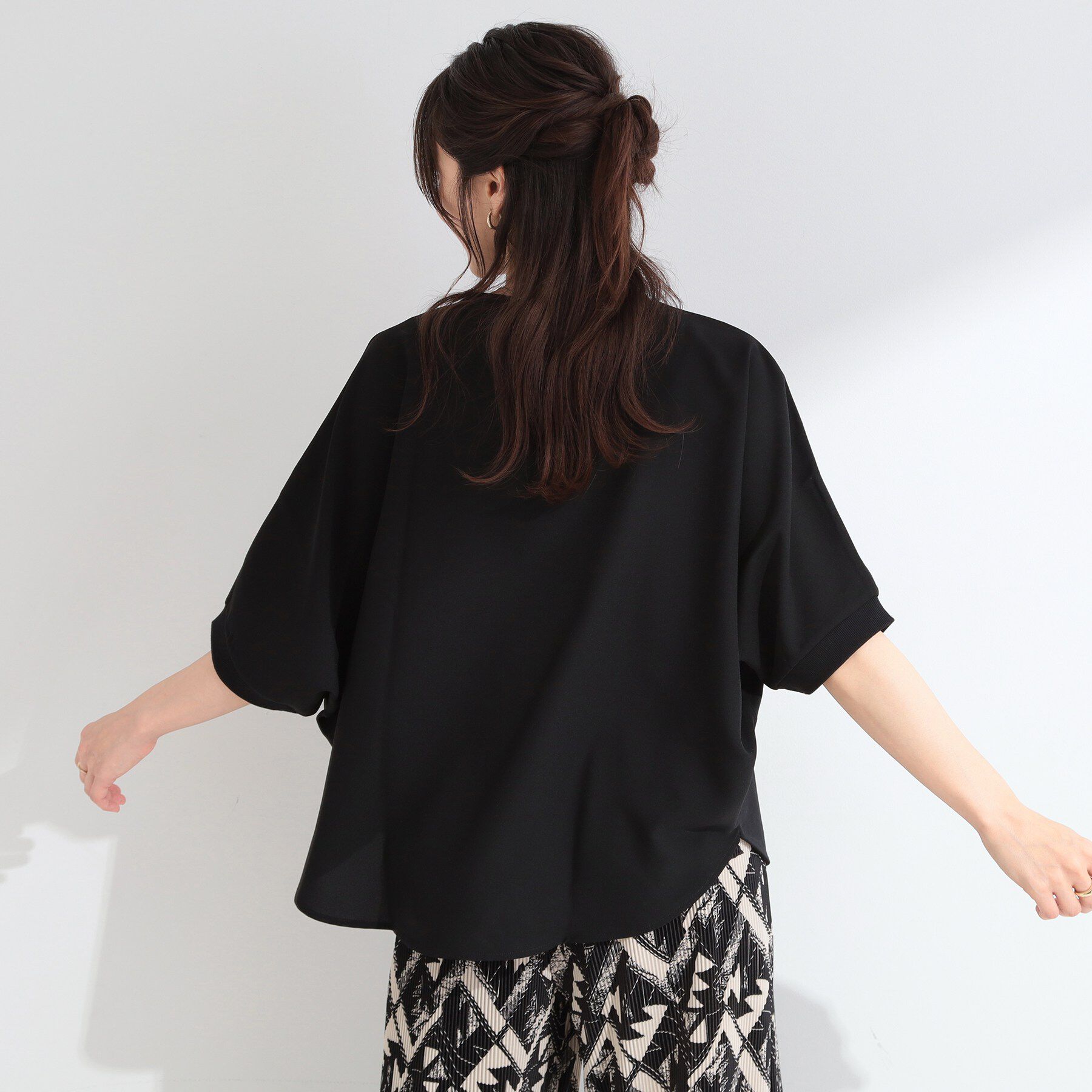 SHOO･LA･RUE「【ひんやり/体型カバー/洗濯機可】二の腕隠れる 前後切替ドルマンTシャツ」|Tシャツ・カットソー|