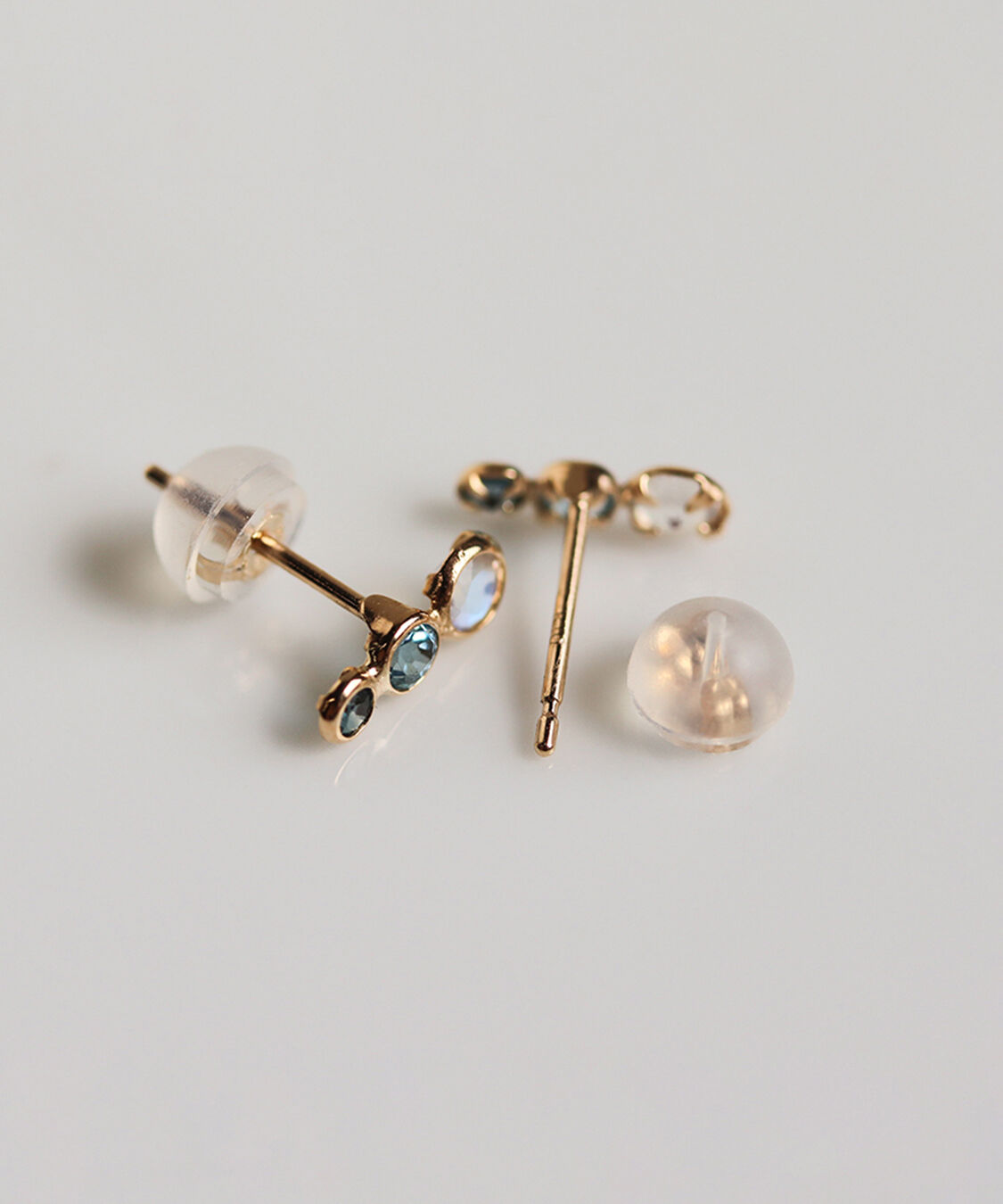  「マルチカラーストーン ピアス | K10YG 〈ブルー〉」|ピアス|