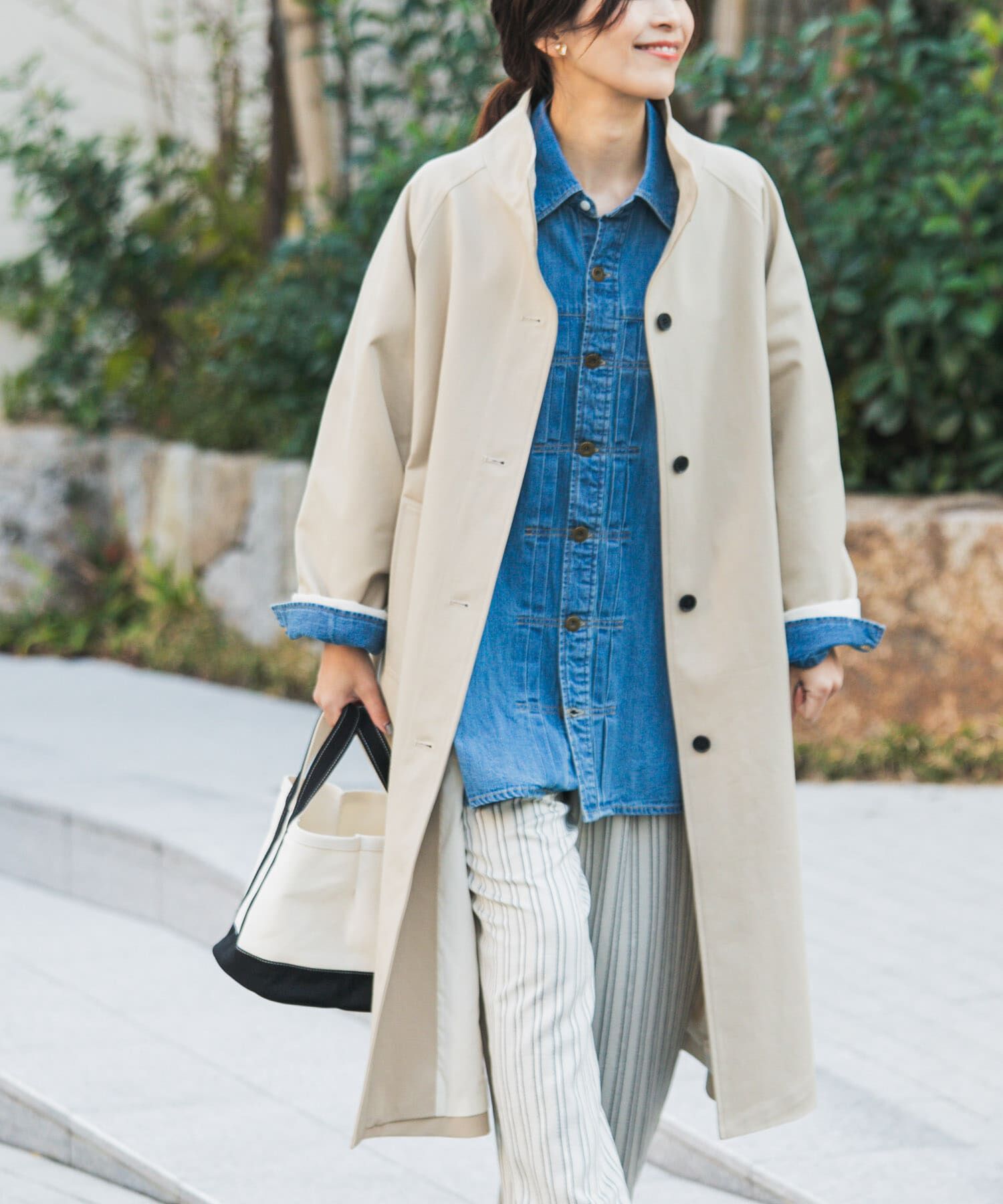 URBAN RESEARCH DOORS「『撥水』BACKヨークスタンドカラーコート」|ノーカラーコート|ライトベージュ