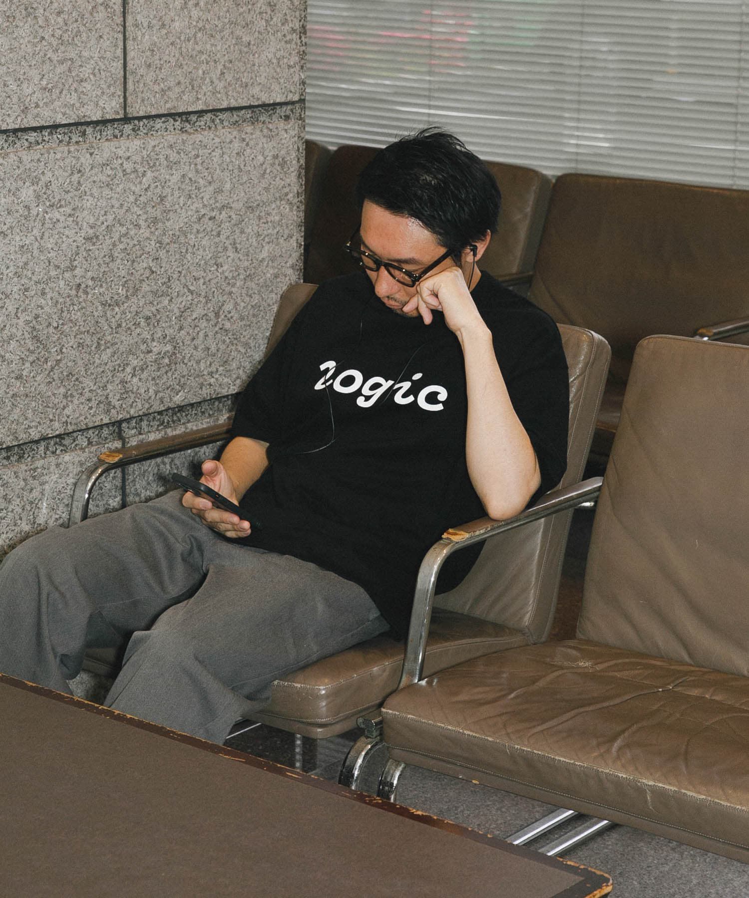 URBAN RESEARCH「LOGIC ONE LOGO T-SHIRTS」|Tシャツ・カットソー|ブラック