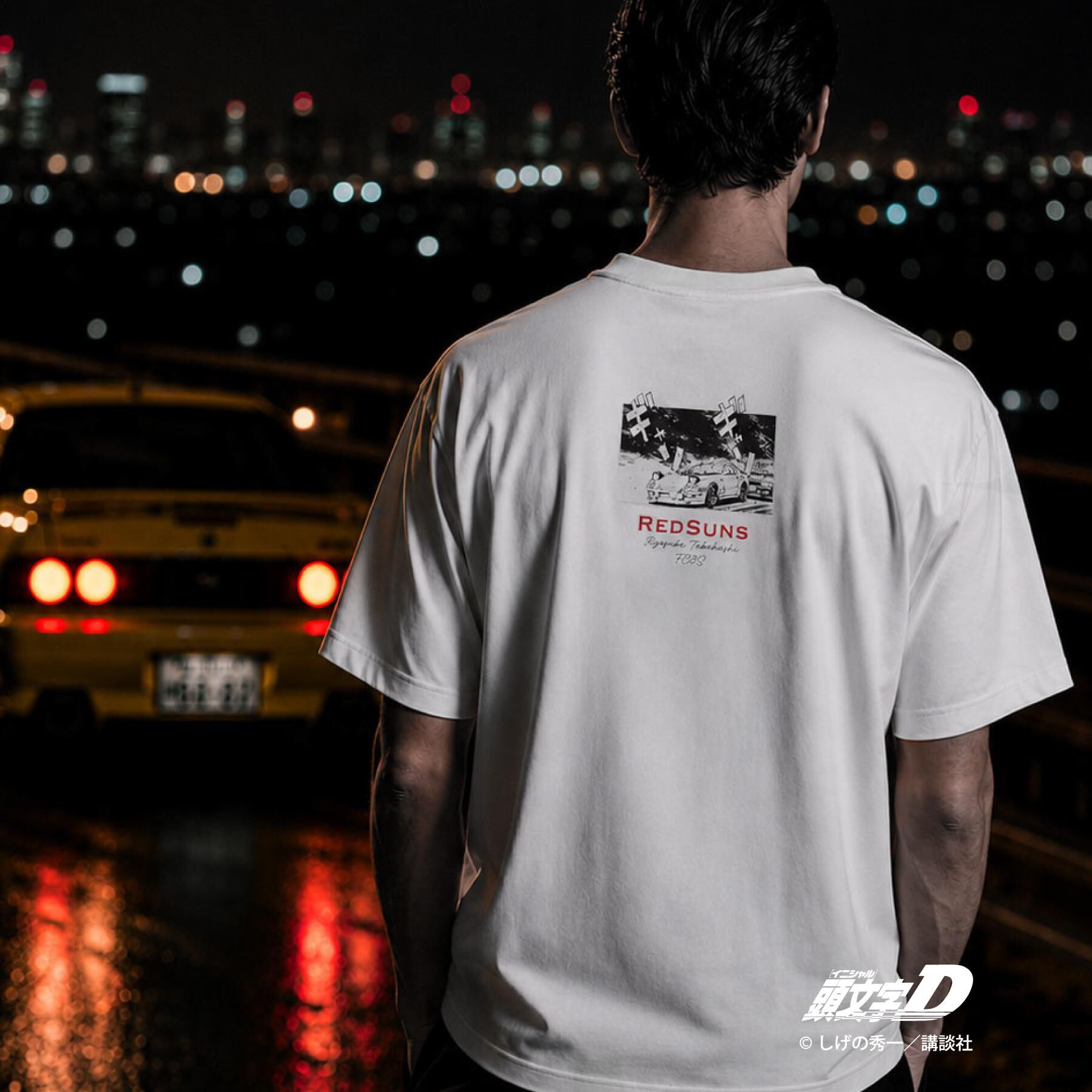 THE SHOP TK「頭文字D 別注 『タカハシ』 グラフィック半袖Tシャツ ステッカー＆チャーム付き」|Tシャツ・カットソー|オフホワイト(003