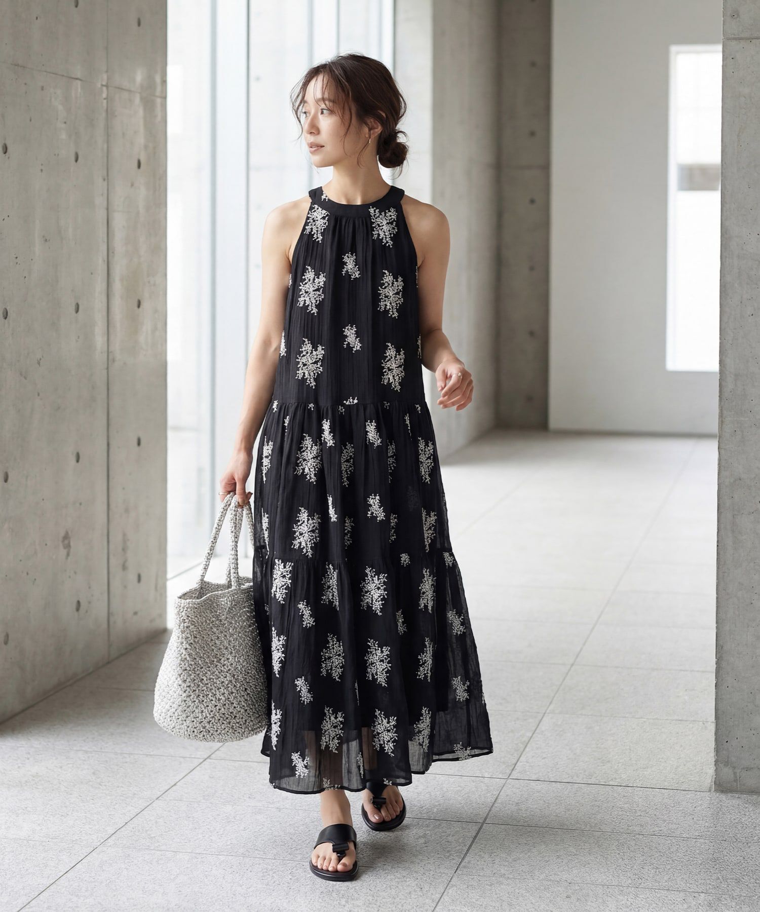STYLE DELI「ミモザ刺繍のホルターネックティアードワンピース」|ワンピース|ブラック