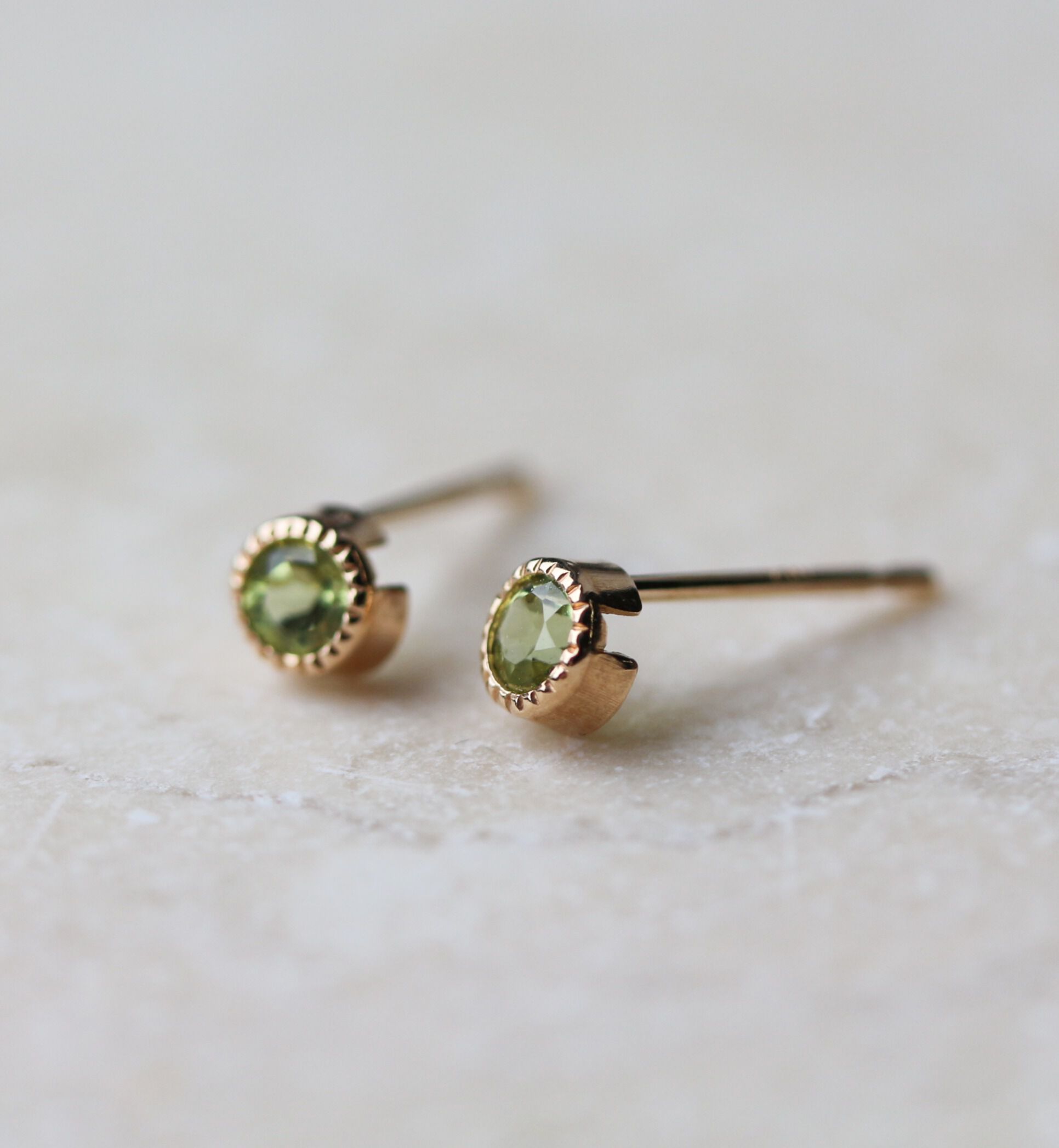  「ペリドット ピアス | K10YG 」|ピアス|
