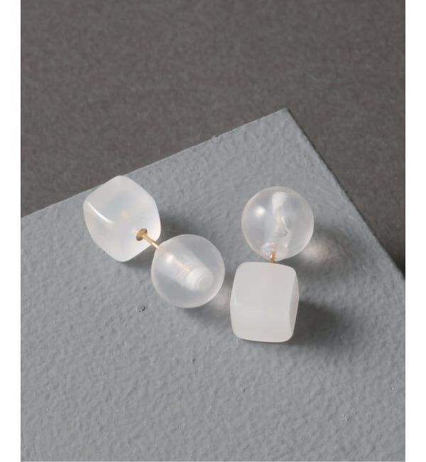 Lilas by Spick&Span「ラウンド*キューブカラーストーンピアス K10（両耳）」|ピアス|ホワイト