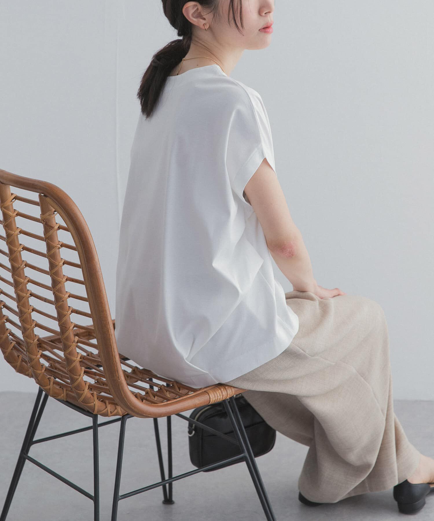 URBAN RESEARCH DOORS「『UR TECH』サマシェアバックタックコクーンプルオーバー」|Tシャツ・カットソー|オフホワイト
