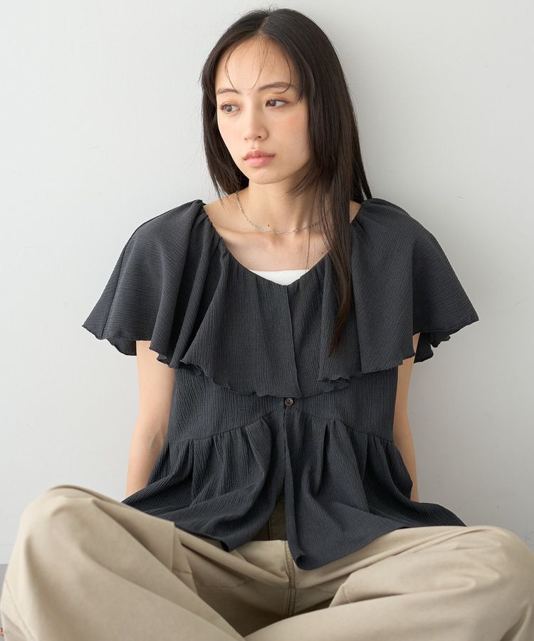 earth music&ecology「ラッフルカラーペプラムカットブラウス」|シャツ・ブラウス|Charcoal Gray