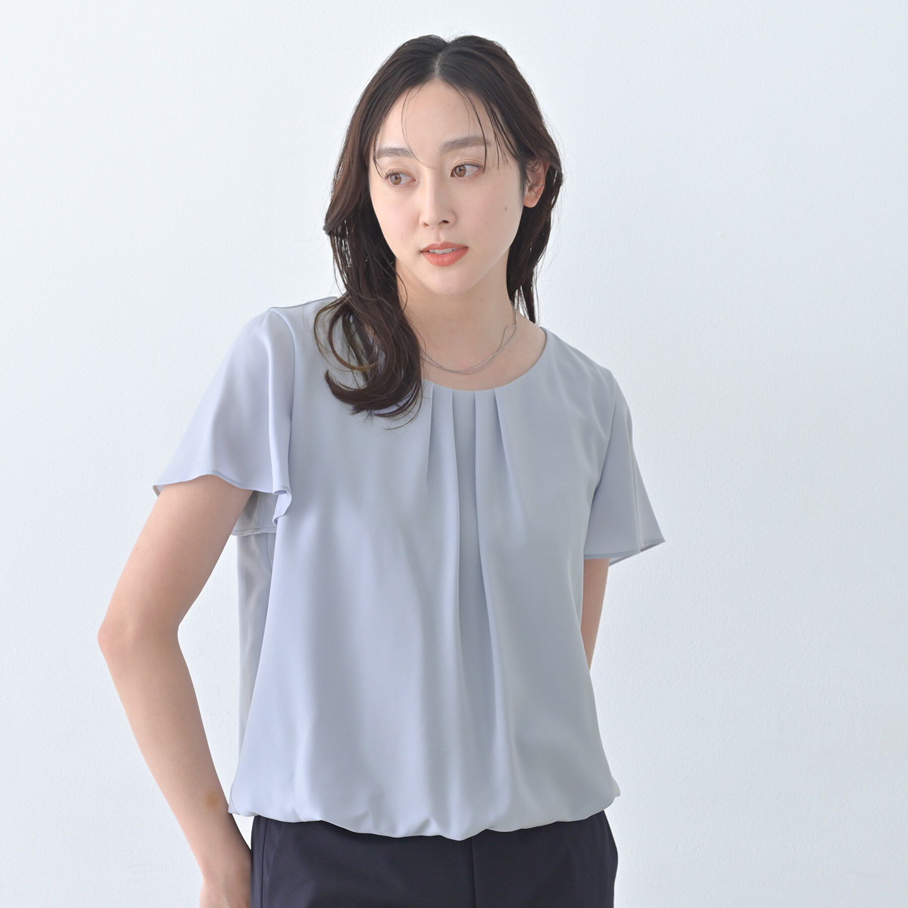 UNTITLED「【透けにくい/スーツインナー】パウダリータックブラウス」|シャツ・ブラウス|