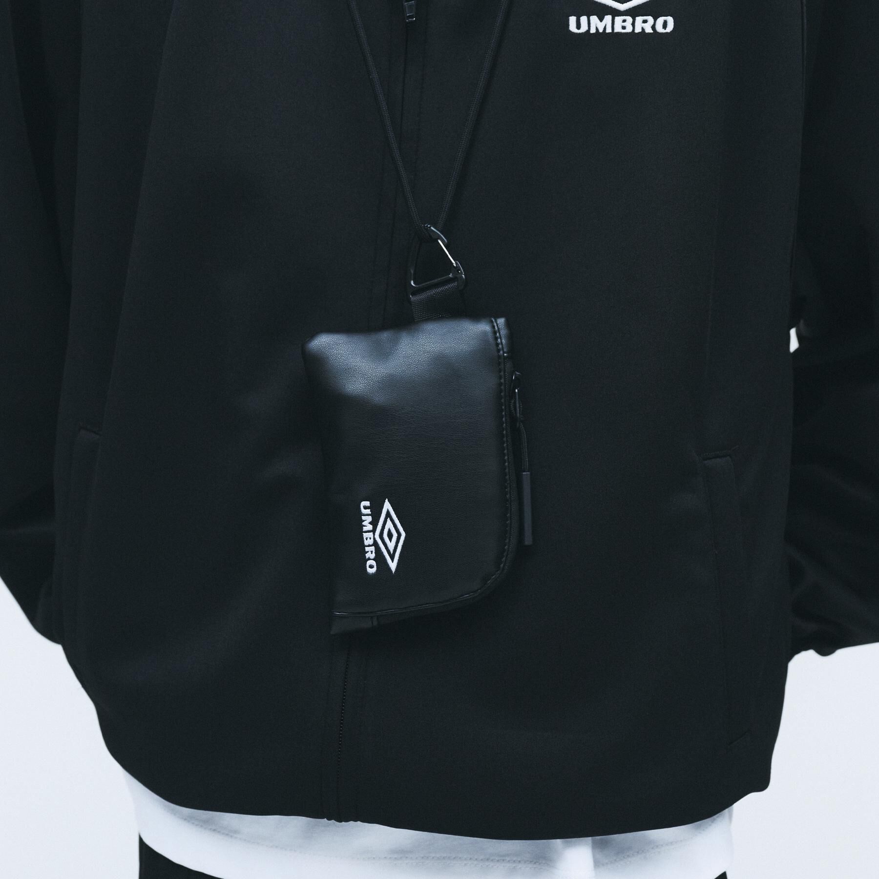 tk.TAKEO KIKUCHI「【UMBRO】FLショルダーバッグ／チャーム付き」|ショルダー・メッセンジャー|