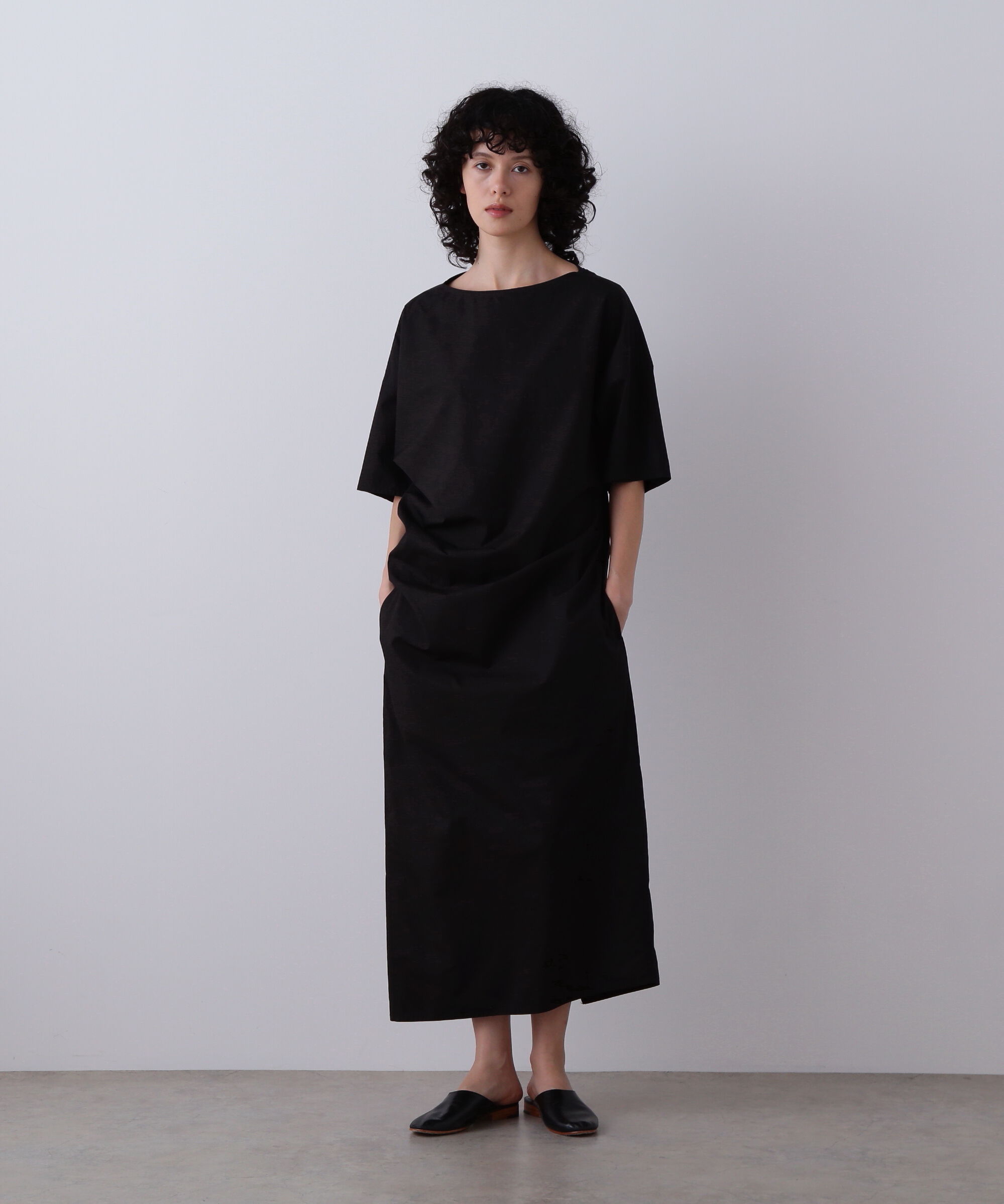 YLEVE 「YLEVE / FINX COTTON WEATHER ASYMMETRY ONE PIECE」|ワンピース|ブラック