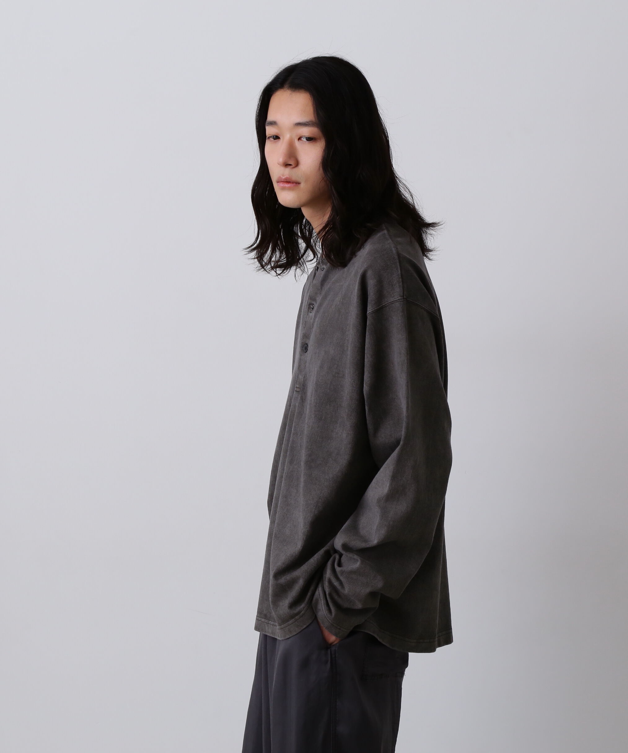 YLEVE 「YLEVE / OPEN END COTTON PIGMENT DYE HENRY NECK PULL OVER」|Tシャツ・カットソー|
