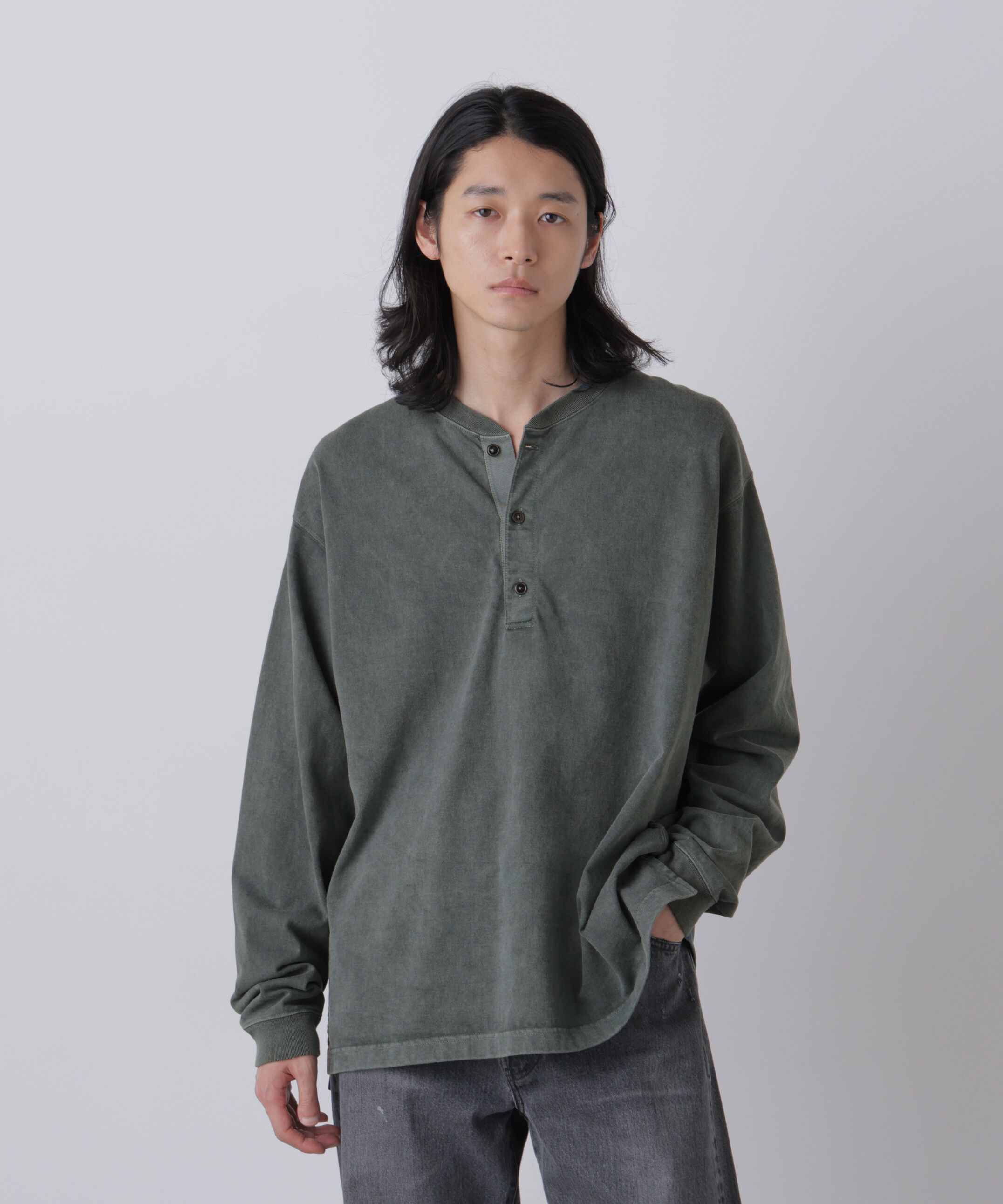 YLEVE 「YLEVE / PIGMENT DYED COTTON HENRY NECK LONG-SLEEVE T」|Tシャツ・カットソー|GREEN