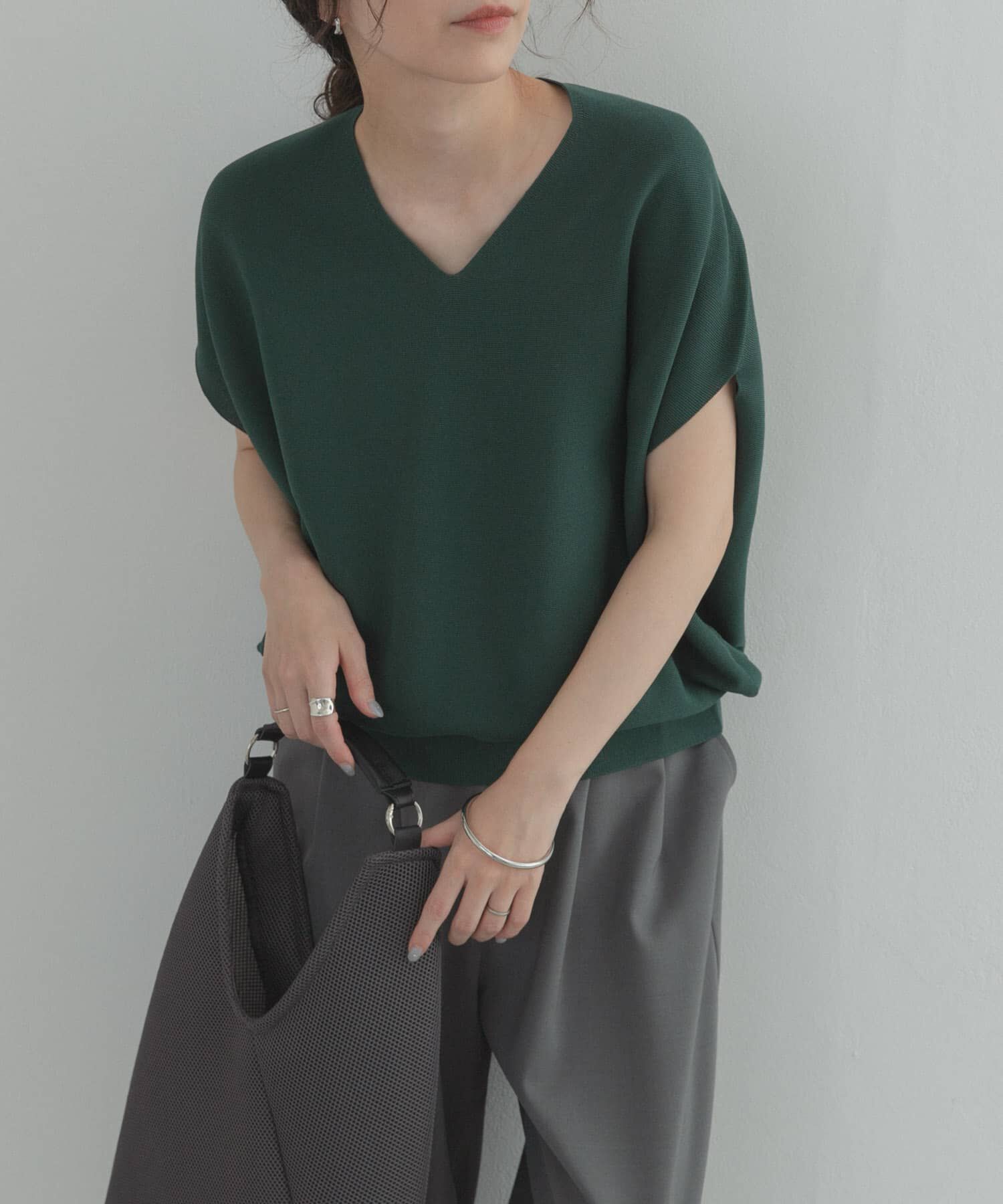 URBAN RESEARCH DOORS「『WEB限定』Vネックコクーンニット」|ベスト・ジレ|グリーン