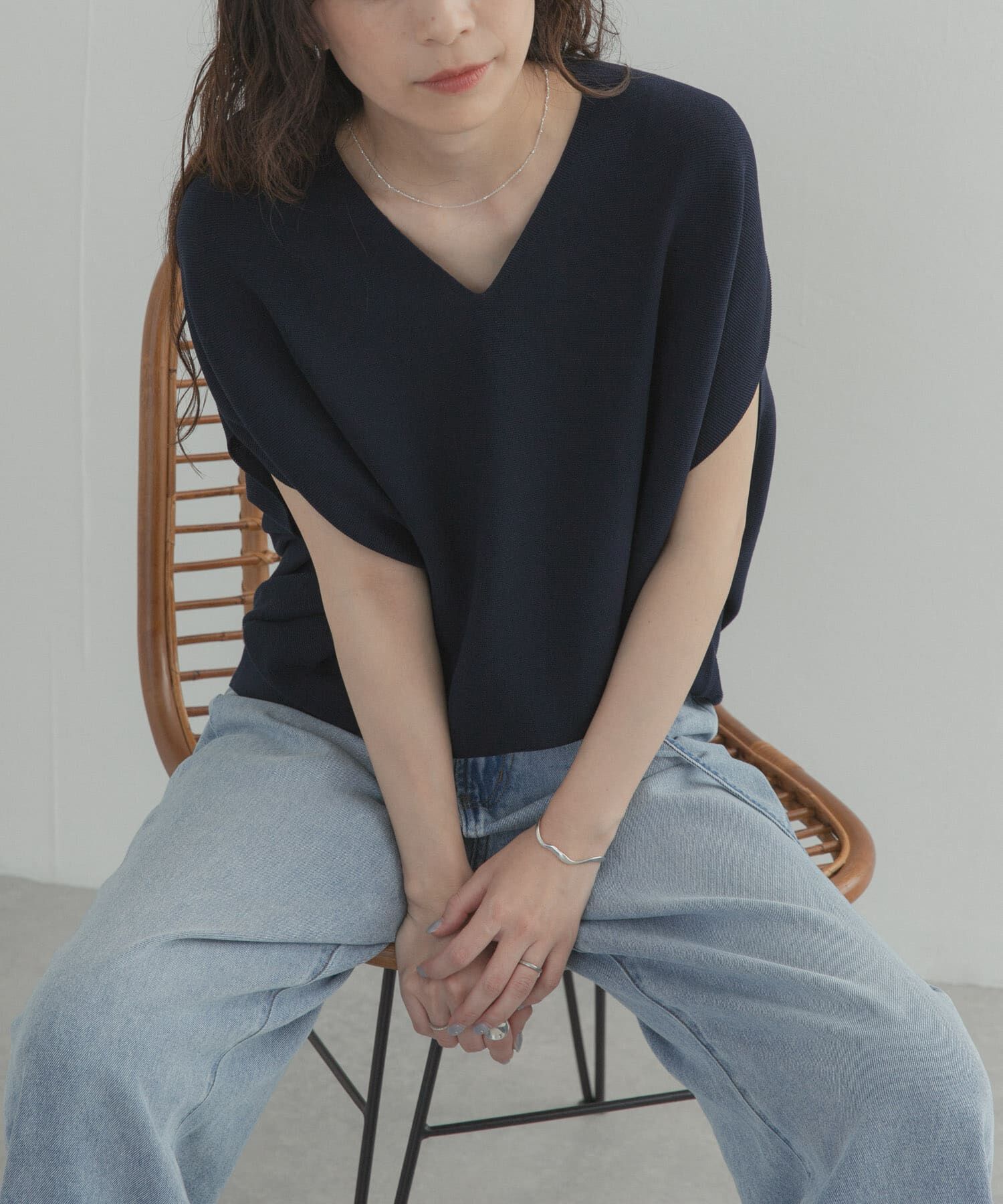 URBAN RESEARCH DOORS「『WEB限定』Vネックコクーンニット」|ベスト・ジレ|ネイビー