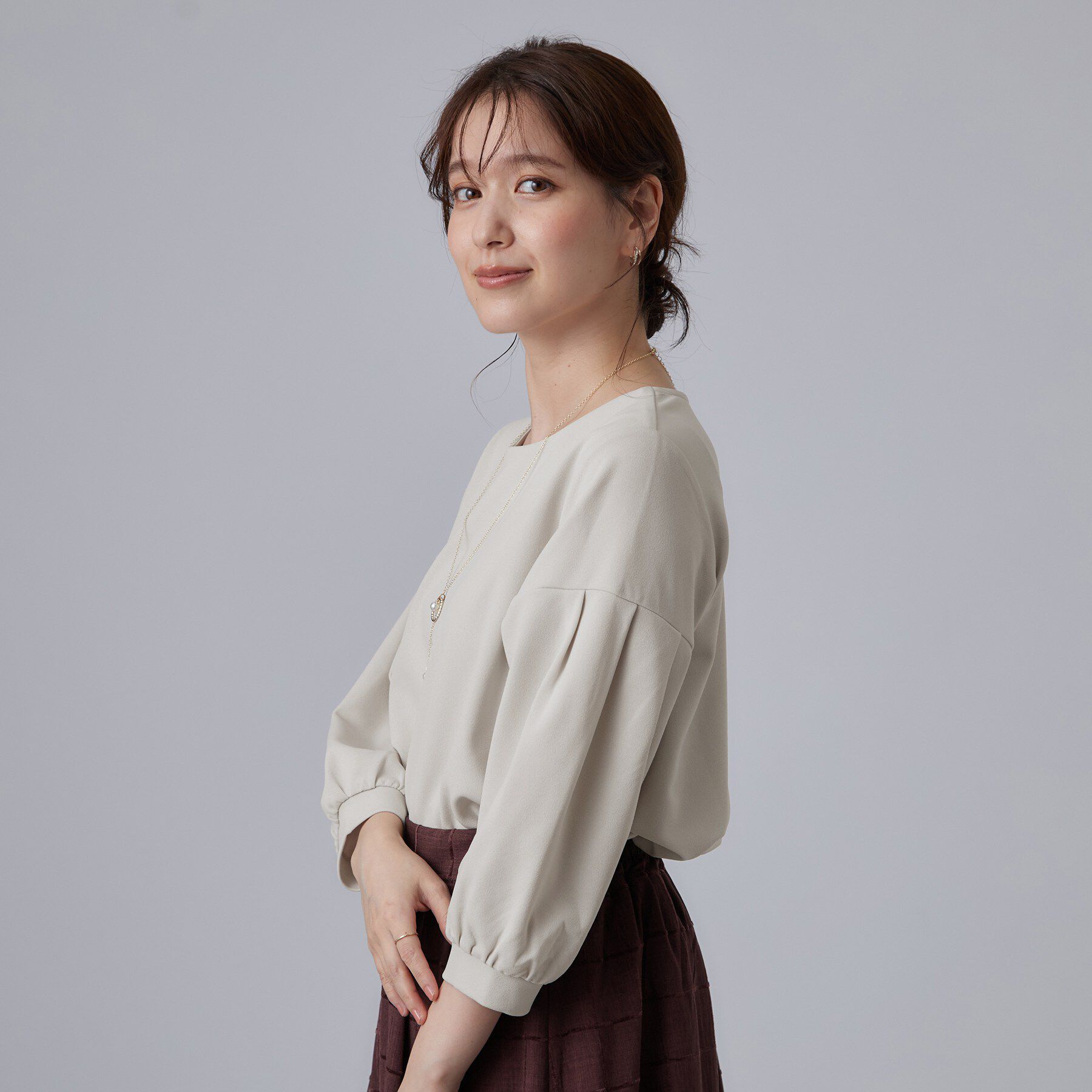 SHOO･LA･RUE「【着丈選べる/2点セット】ネックレス付き やわらか8分袖ブラウス」|Tシャツ・カットソー|