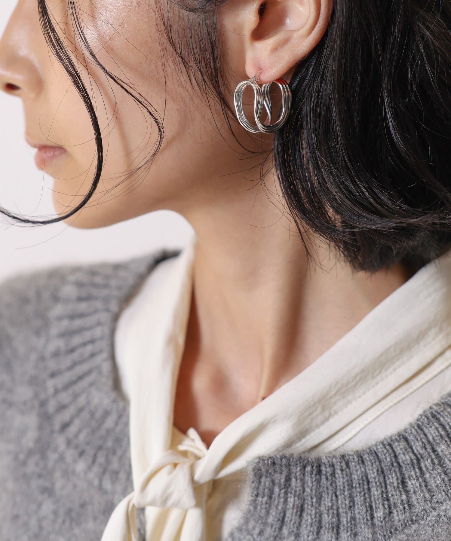 URBAN RESEARCH ROSSO「CHIGNON　3ラインカーブピアス」|ピアス|シルバー
