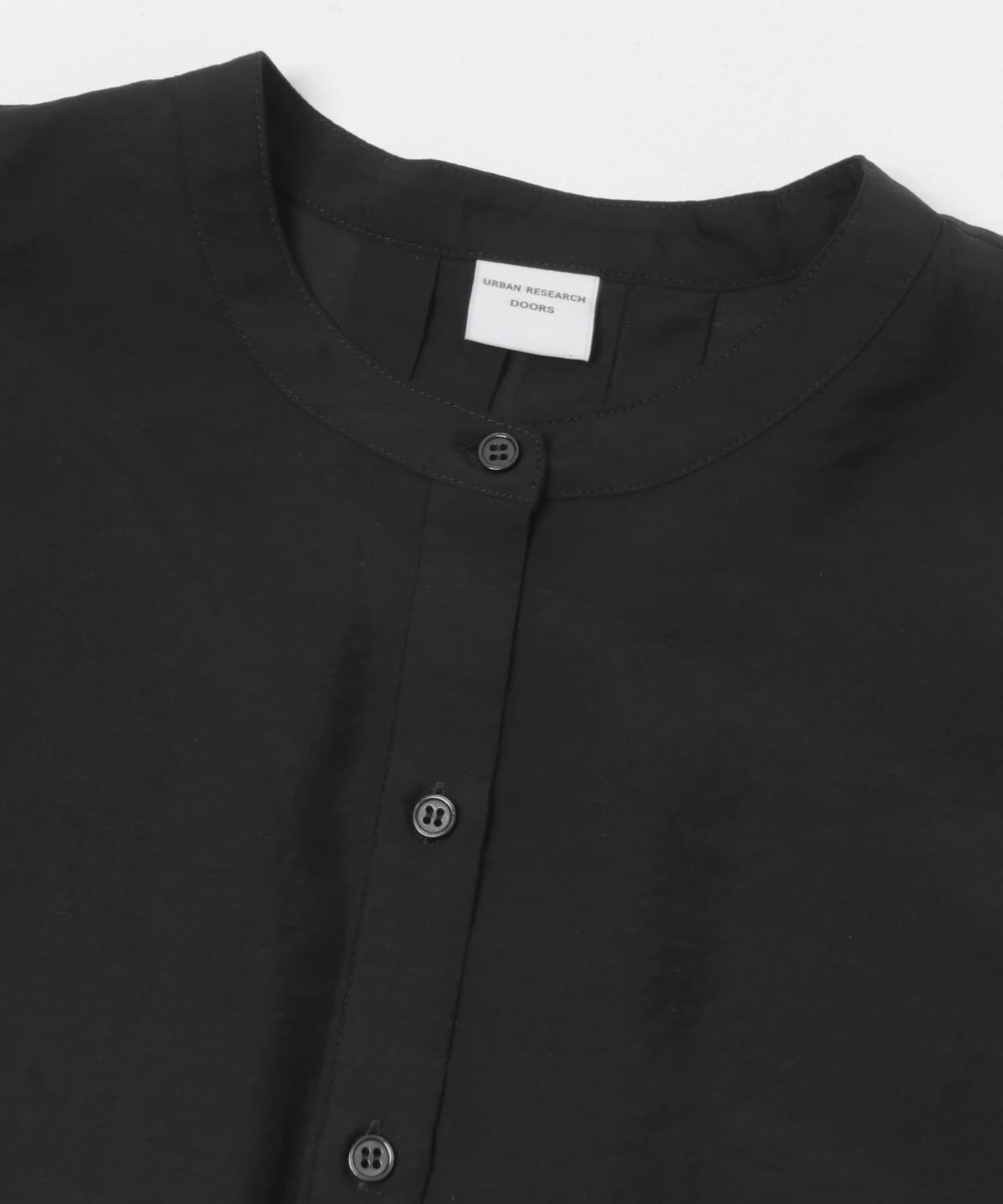 URBAN RESEARCH DOORS「『一部WEB限定カラー』ショルダータックバンドカラーシャツ」|シャツ・ブラウス|