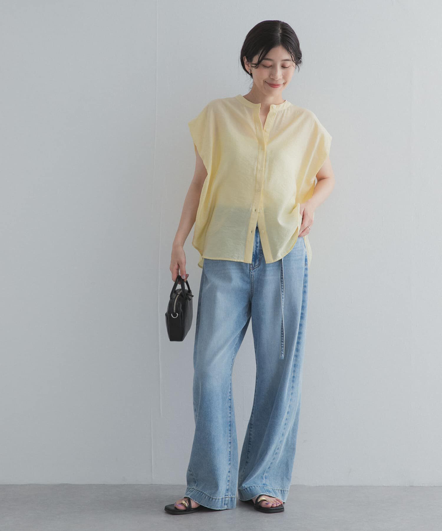 URBAN RESEARCH DOORS「『一部WEB限定カラー』ショルダータックバンドカラーシャツ」|シャツ・ブラウス|