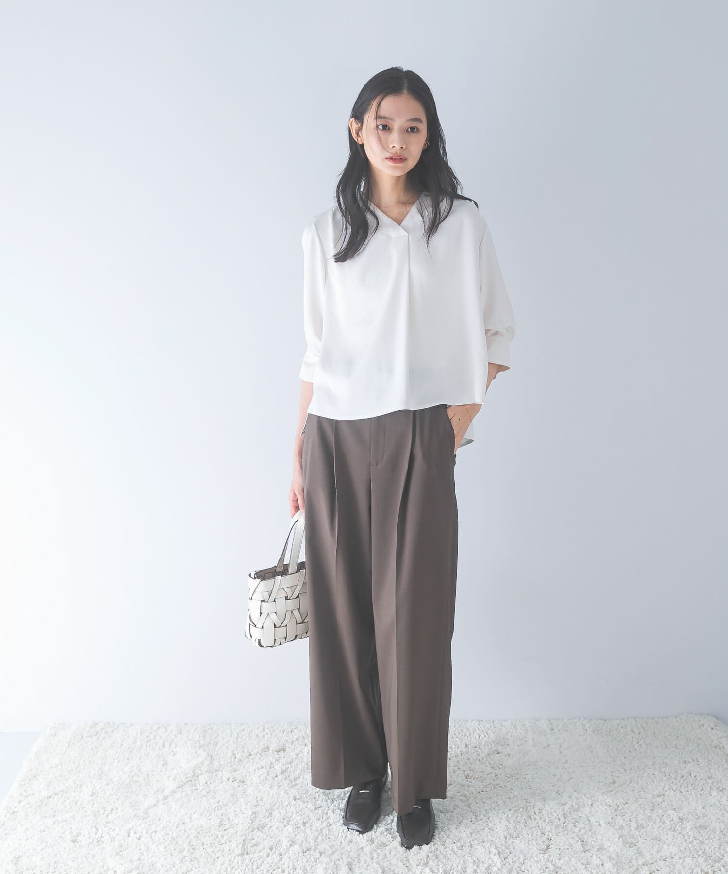 URBAN RESEARCH ROSSO「シルキーツイルVネックブラウス」|シャツ・ブラウス|