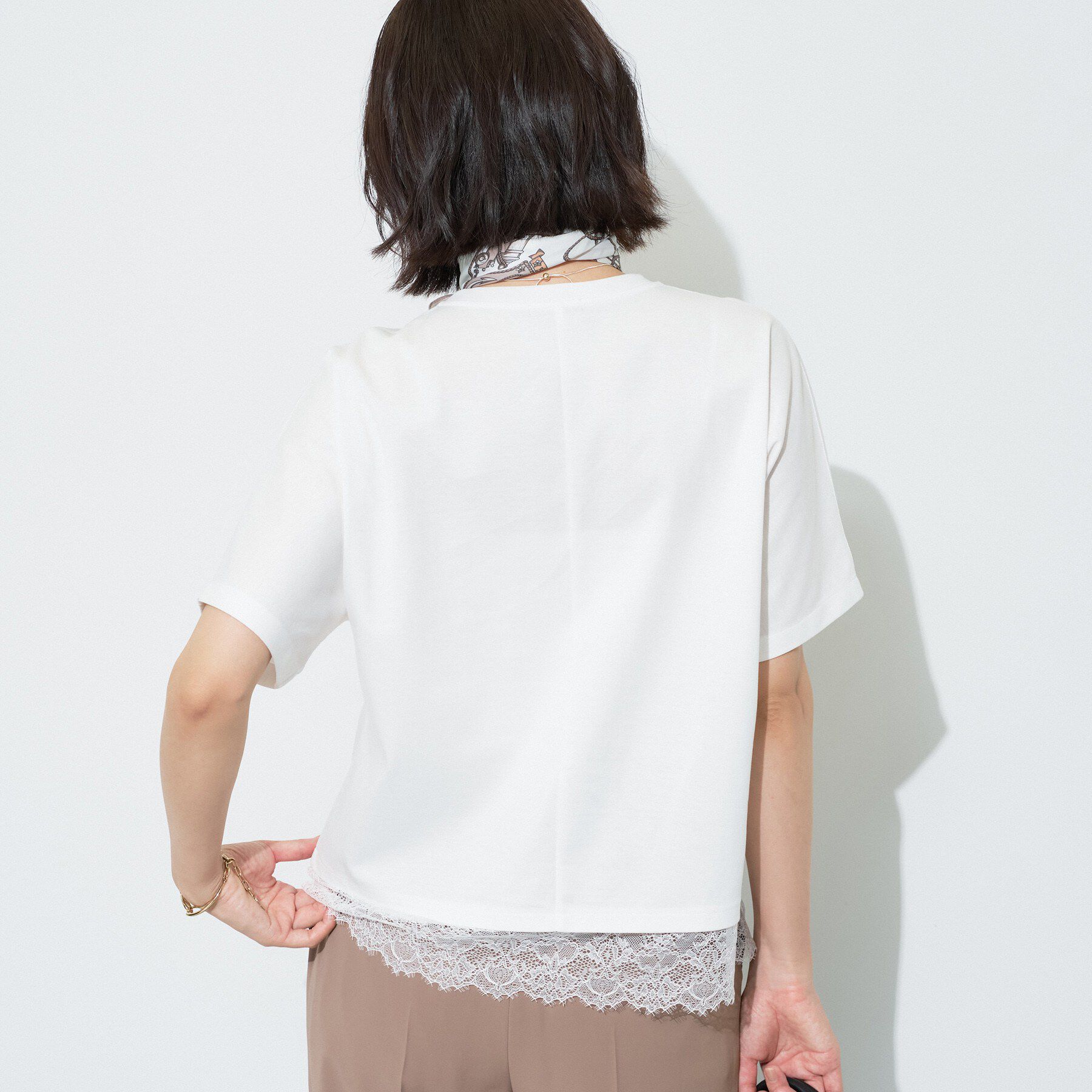 INDIVI「【汗ジミ防止／接触冷感】裾レースドルマンTシャツ」|Tシャツ・カットソー|