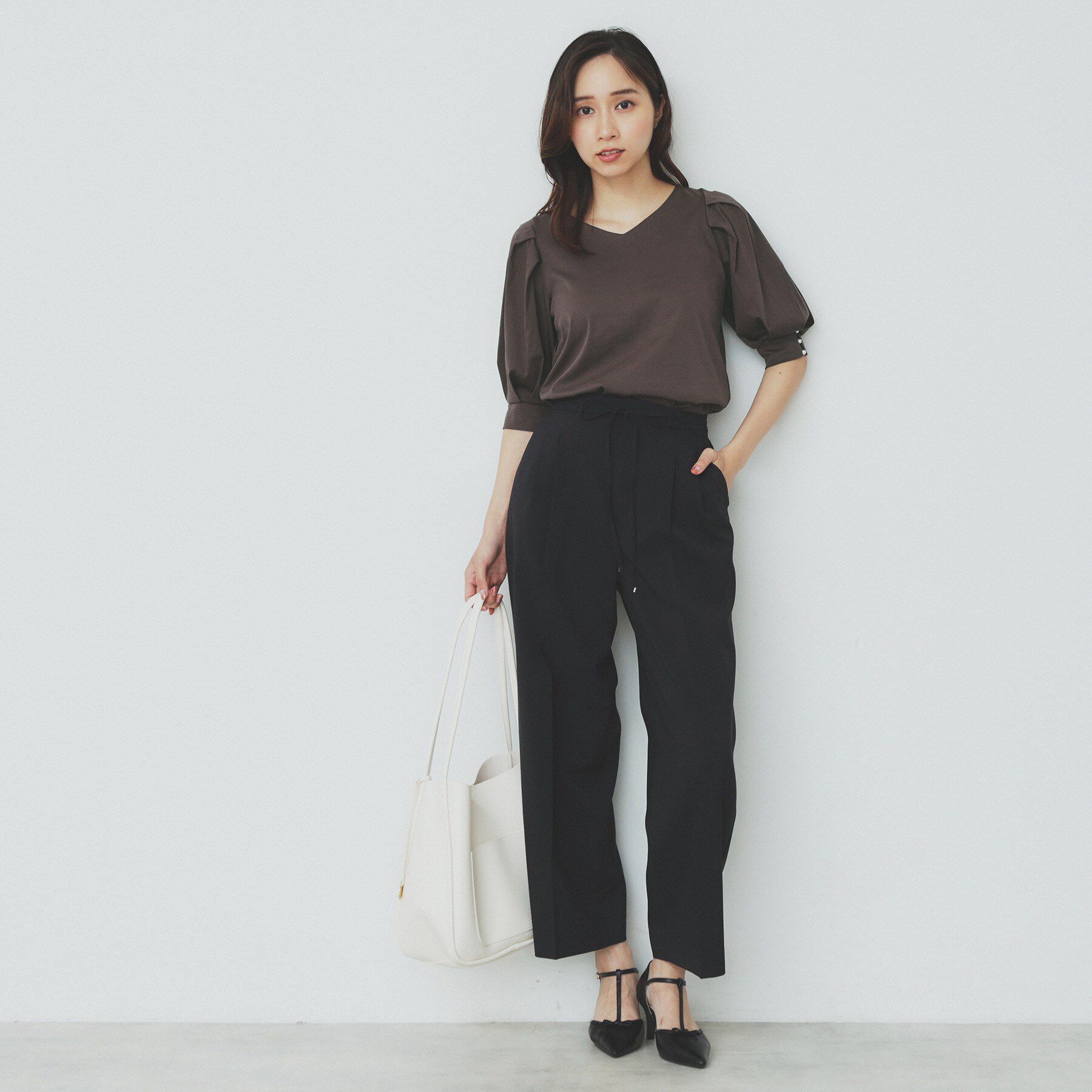 index「《5色展開》Vネックタックパフスリーブトップス【洗濯機洗い可／UVケア／接触冷感】」|Tシャツ・カットソー|