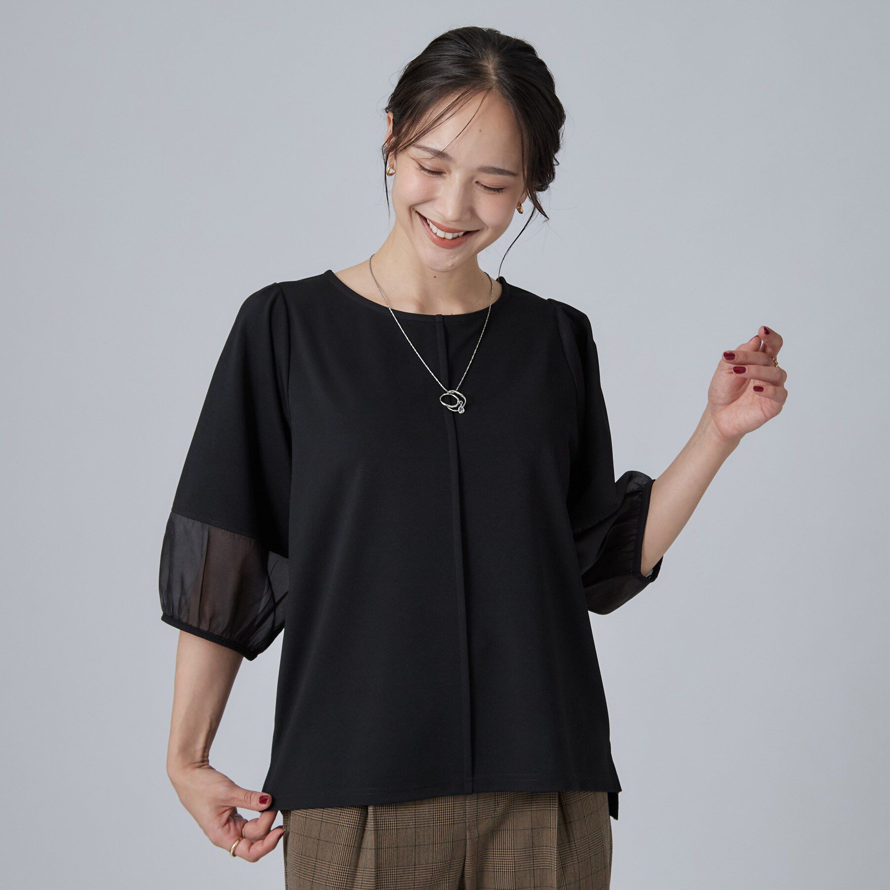 SHOO･LA･RUE「【洗濯機可/S-LL】ほんのり透ける 大人のお袖シアー切り替え　ラウンドネックプルオーバー」|Tシャツ・カットソー|