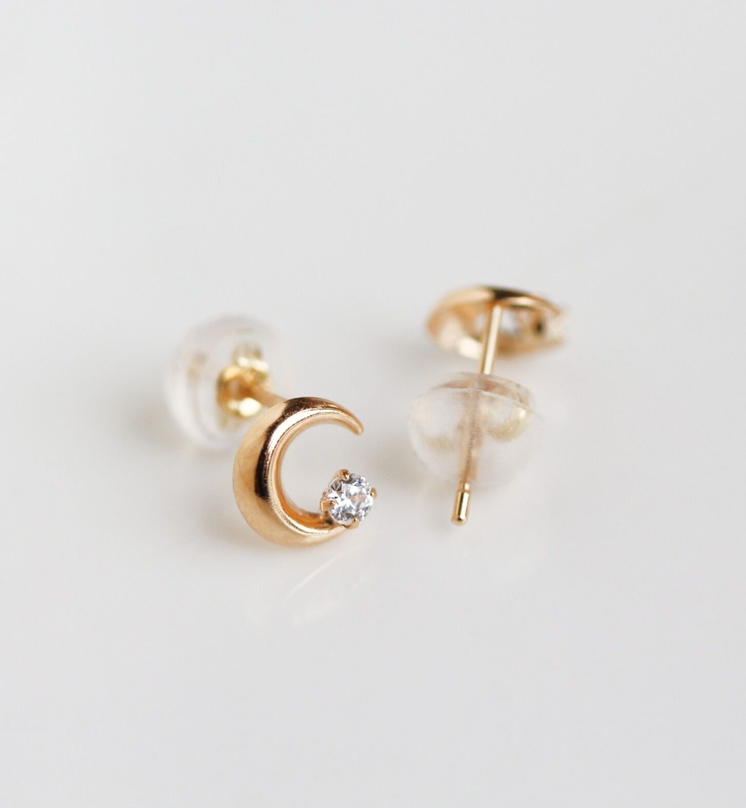  「キュービックジルコニア ムーン ピアス | K18」|ピアス|