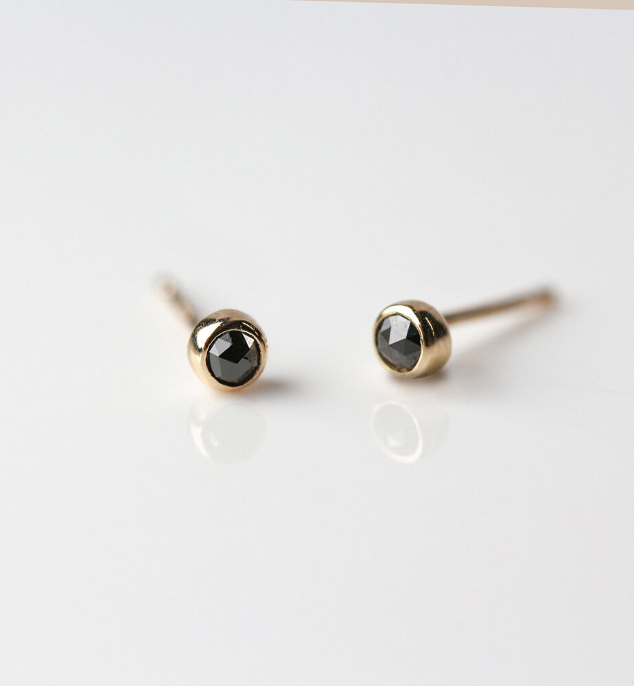  「一石 ブラックダイヤモンド 0.1ct ピアス  | K10YG」|ピアス|
