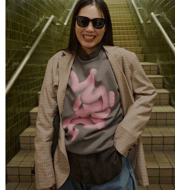  「【WHIMSIC】フローイング ロゴ シルクスクリーン スウェットプルオーバー」|Tシャツ・カットソー|チャコールグレー